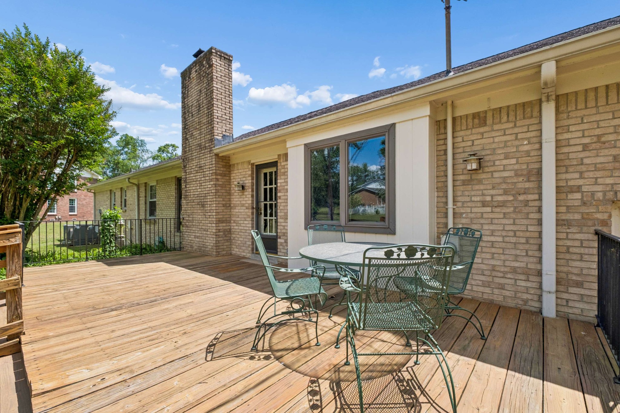 312 River Oaks Rd