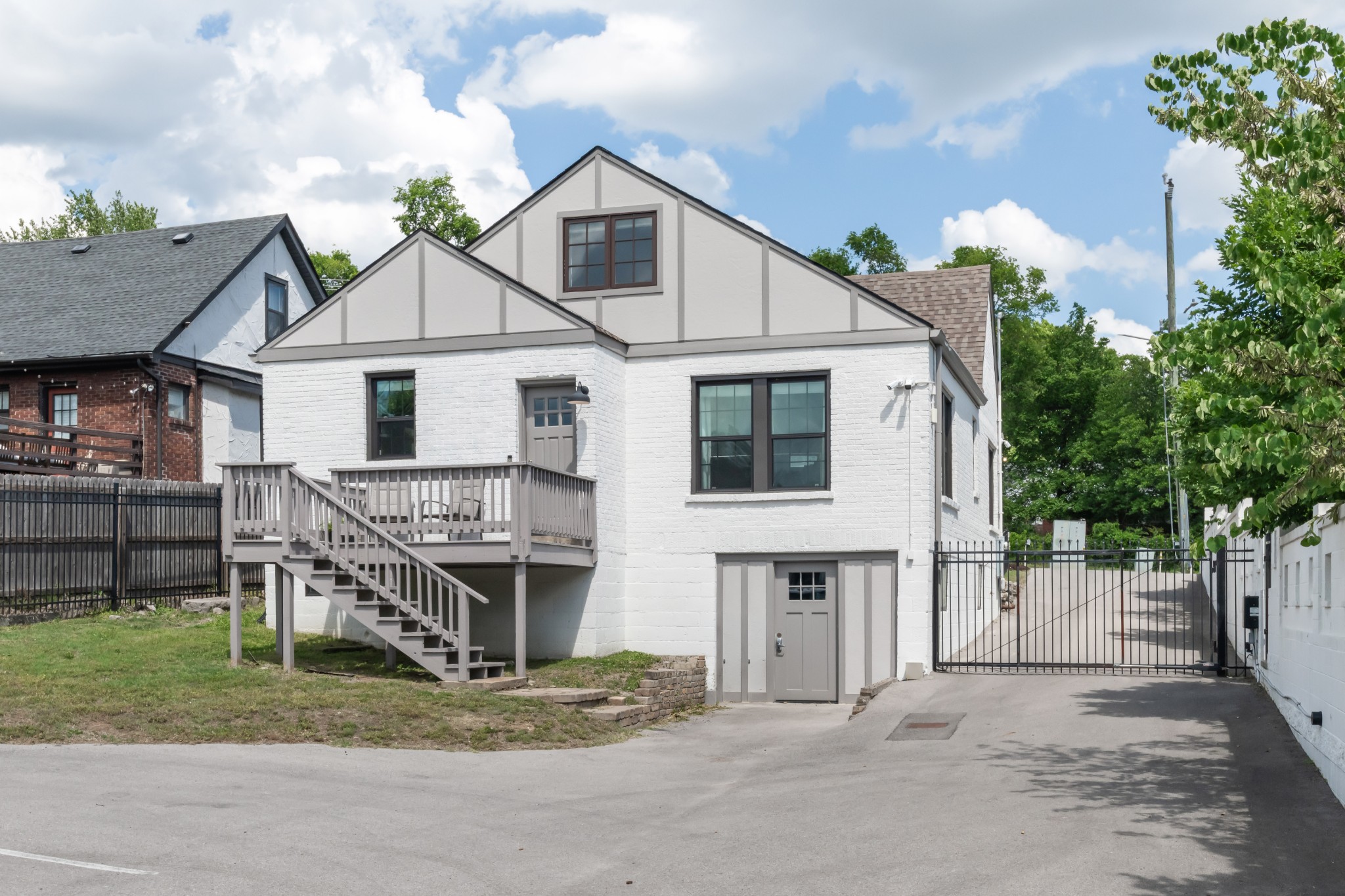 1606 Riverside Dr