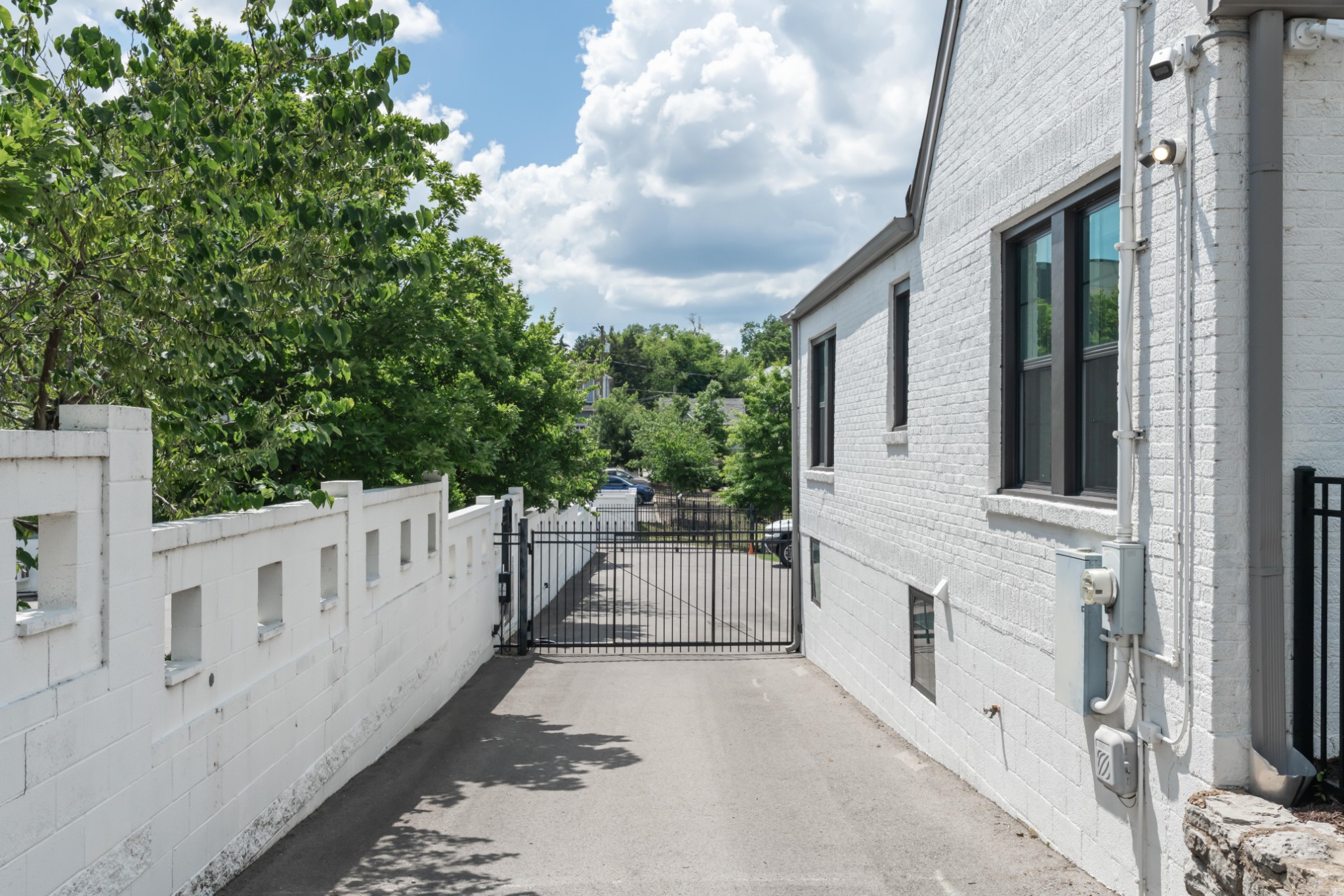 1606 Riverside Dr