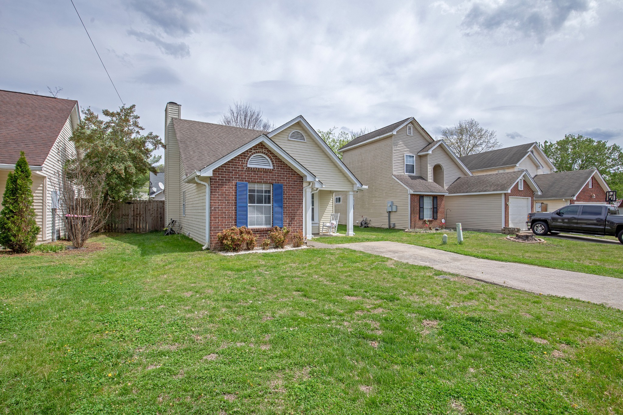 2009 Valley Dr