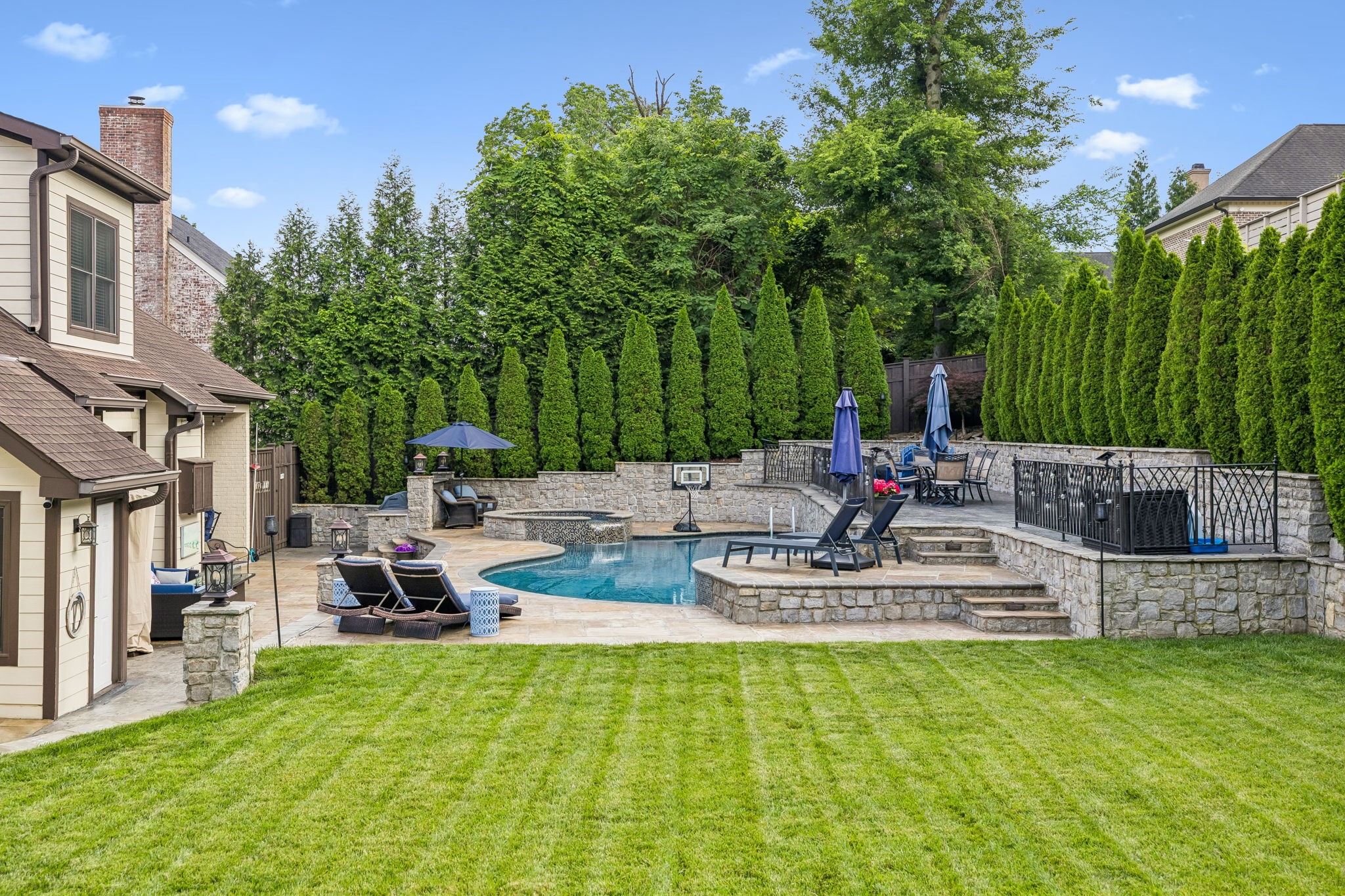 4001 Wallace Ln