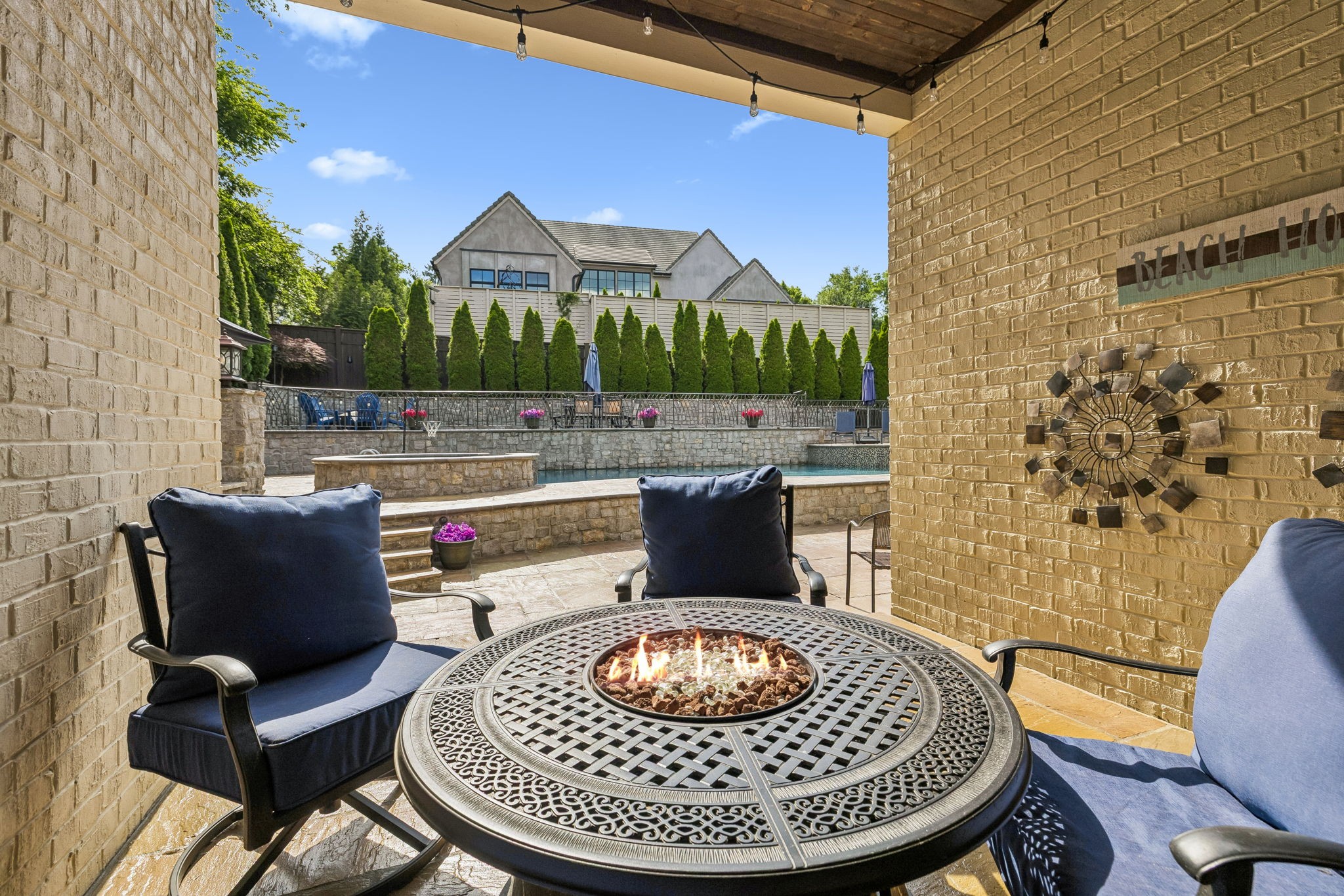 4001 Wallace Ln