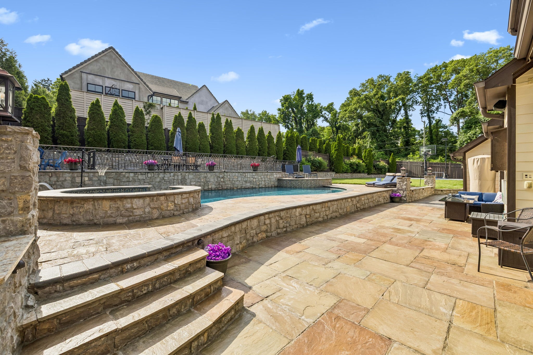 4001 Wallace Ln