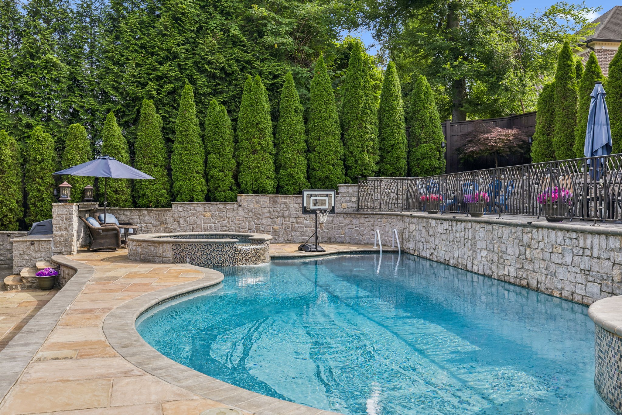4001 Wallace Ln