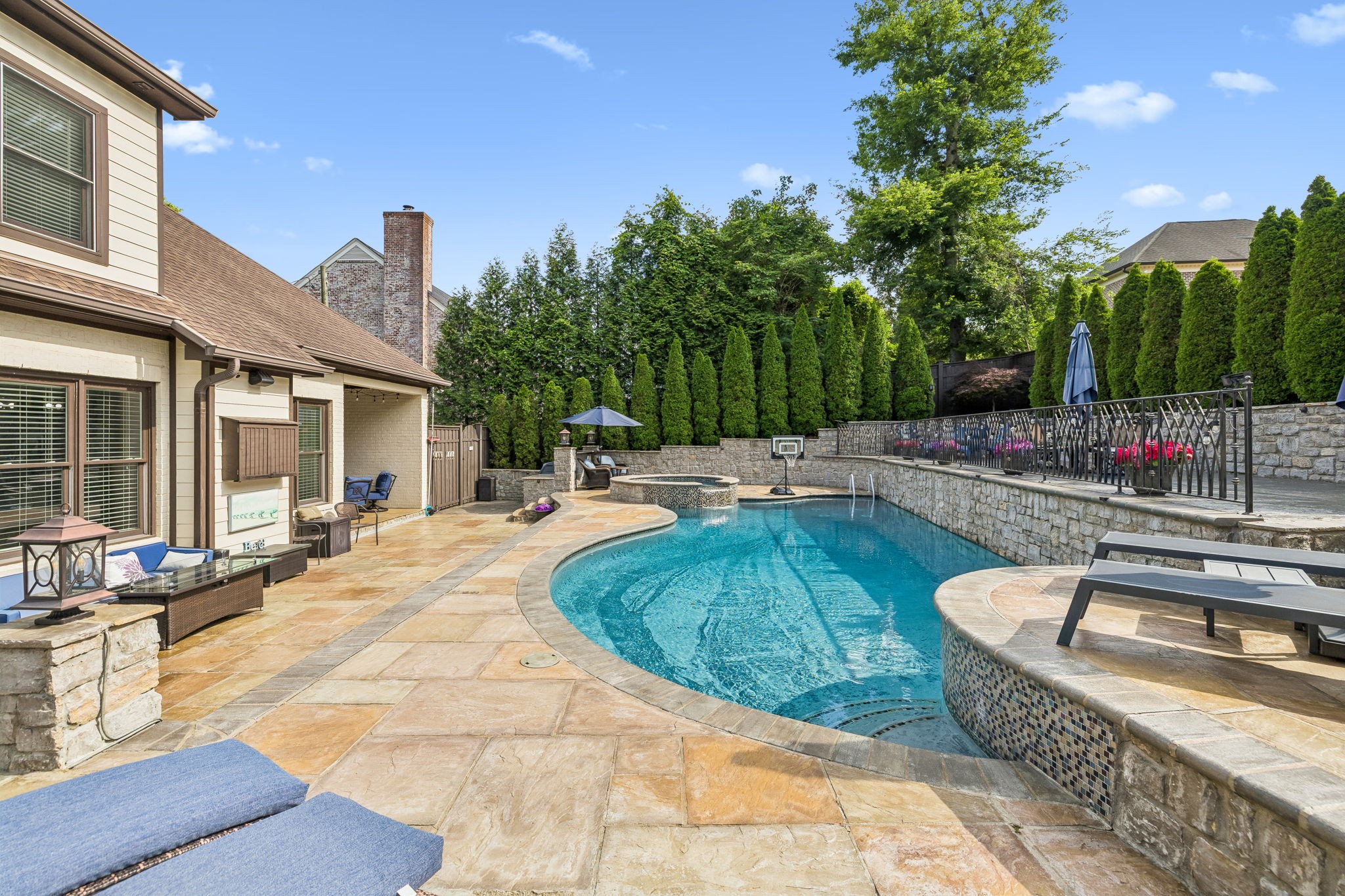 4001 Wallace Ln