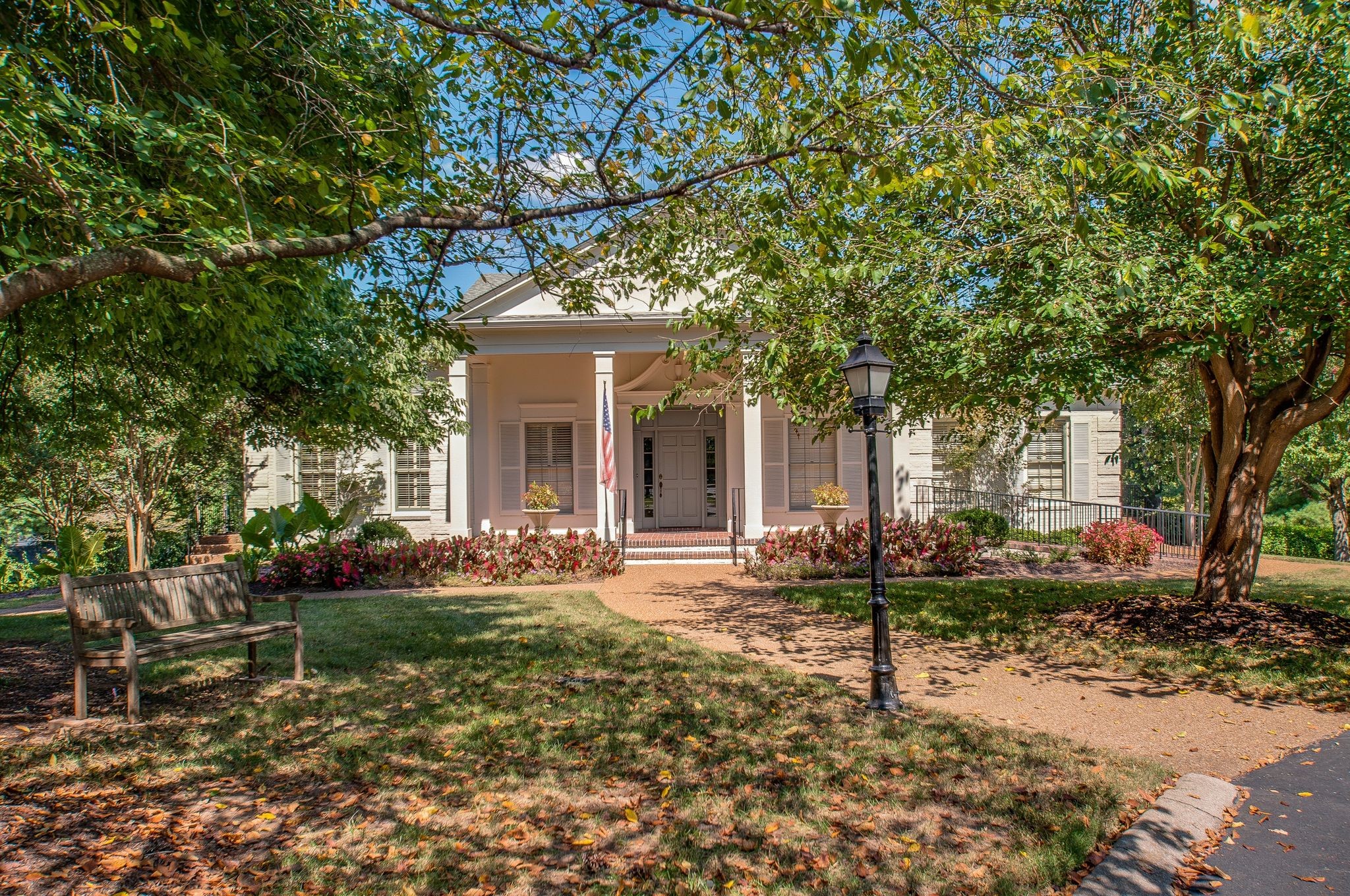3719 Auburn Ln