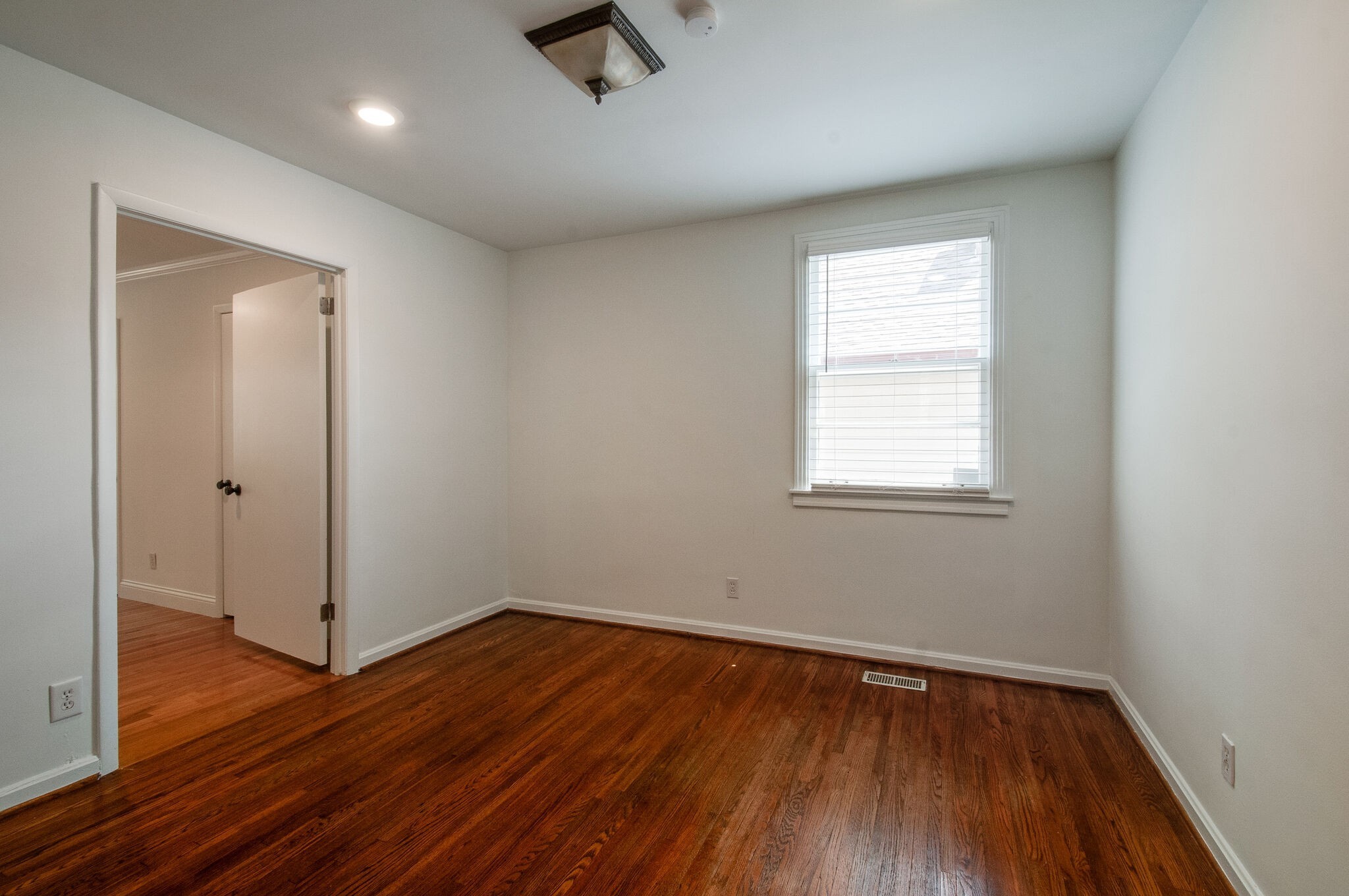 1006 S Douglas Ave