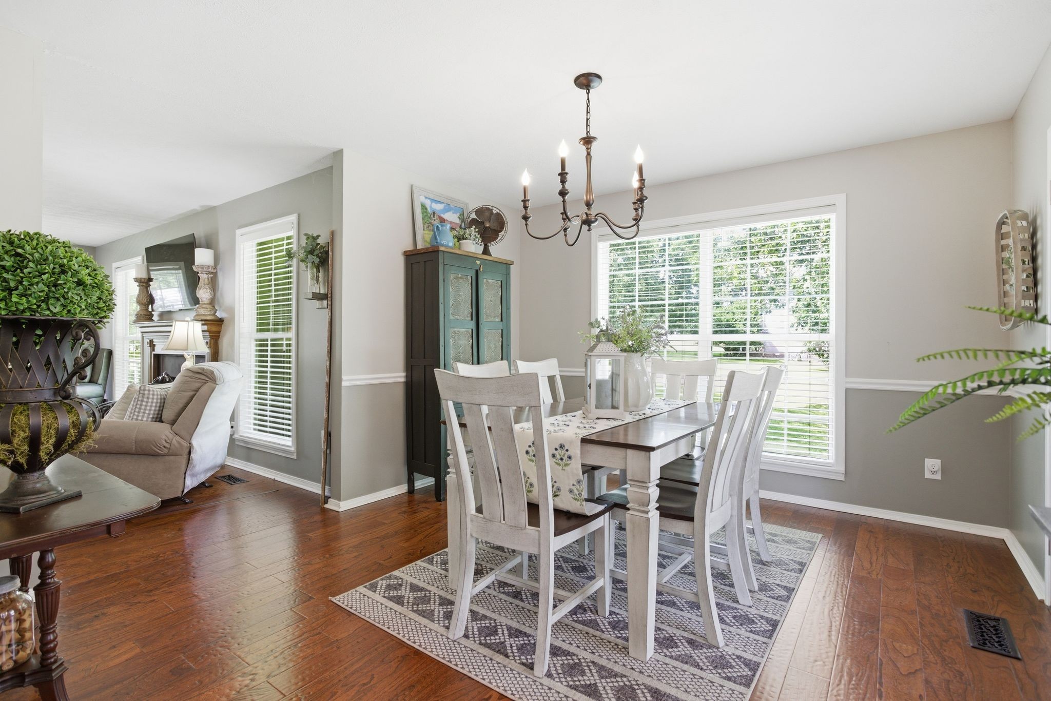 131 Pin Oaks Ln