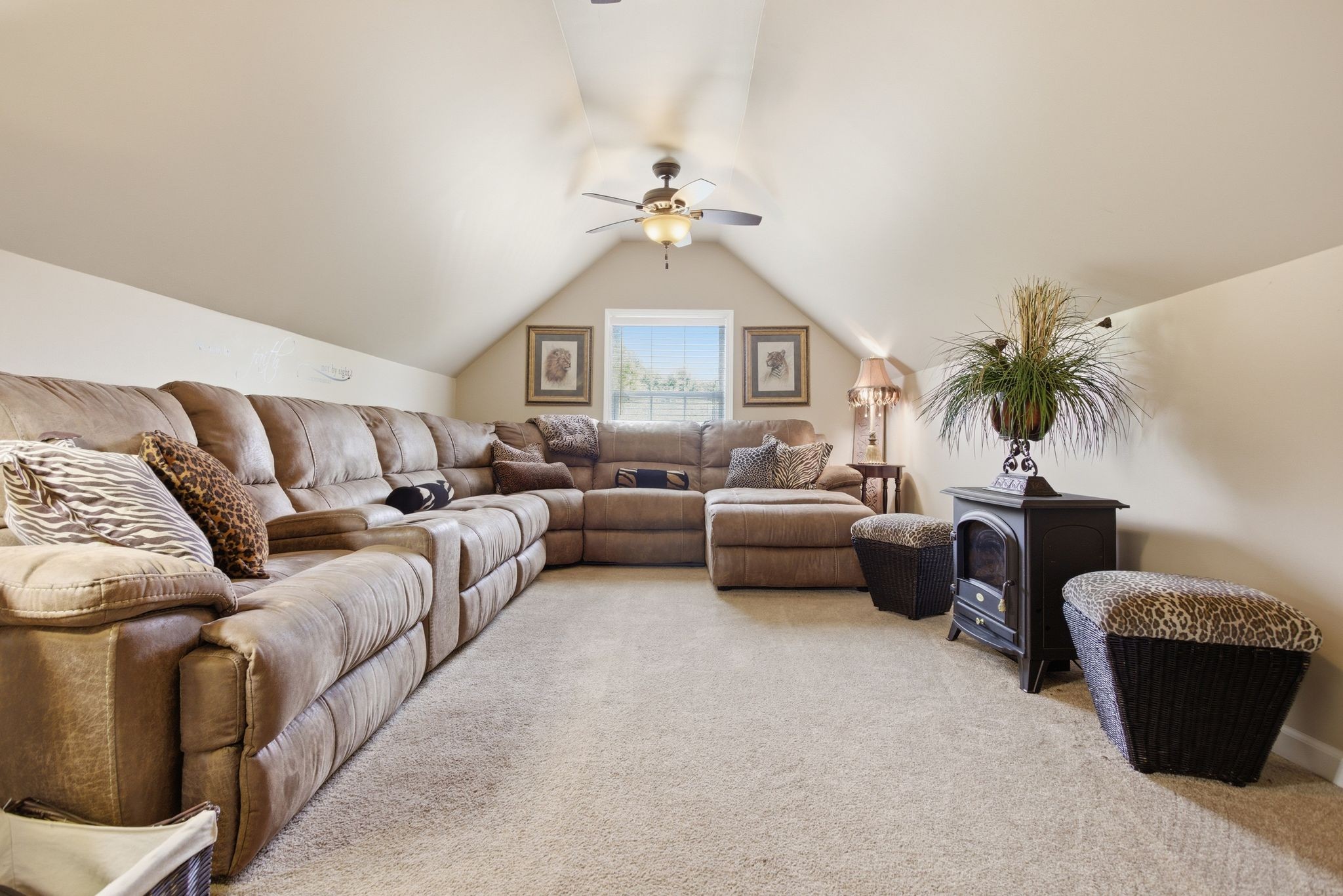 131 Pin Oaks Ln
