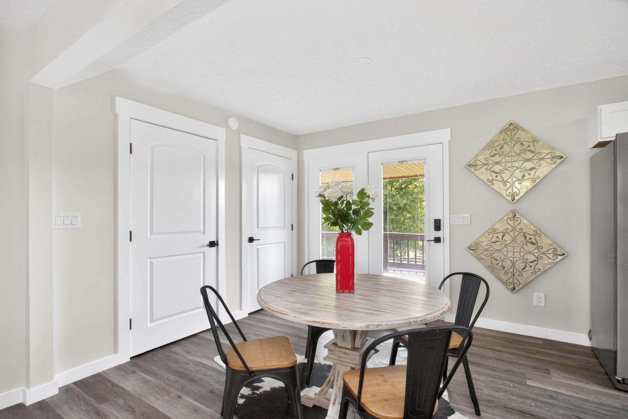 1053 Johns Rd
