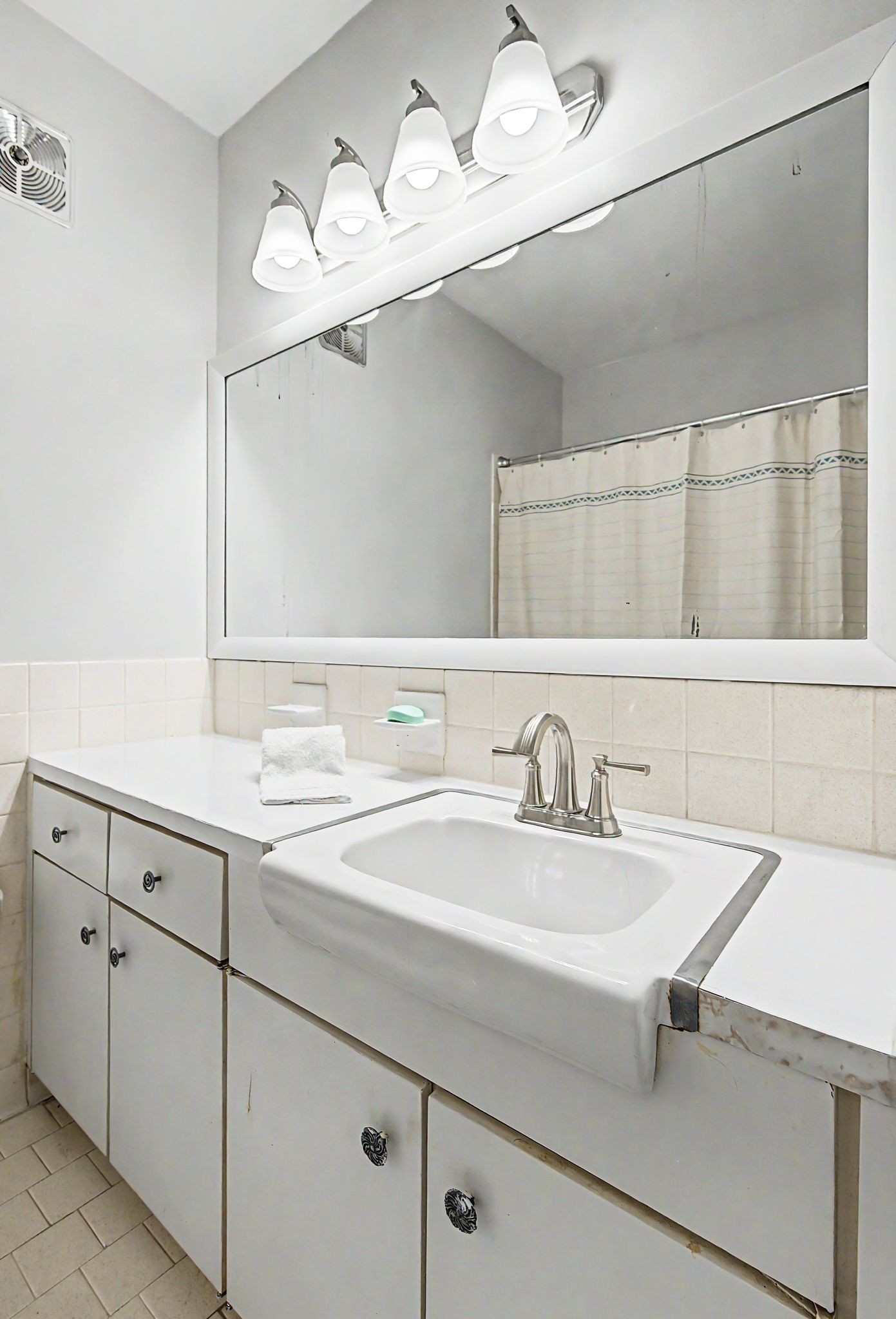 1900 Richard Jones Rd Unit: U4