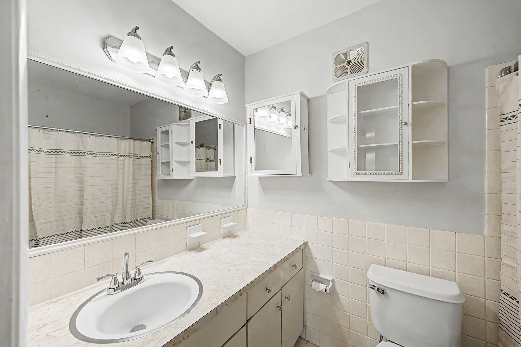 1900 Richard Jones Rd Unit: U4