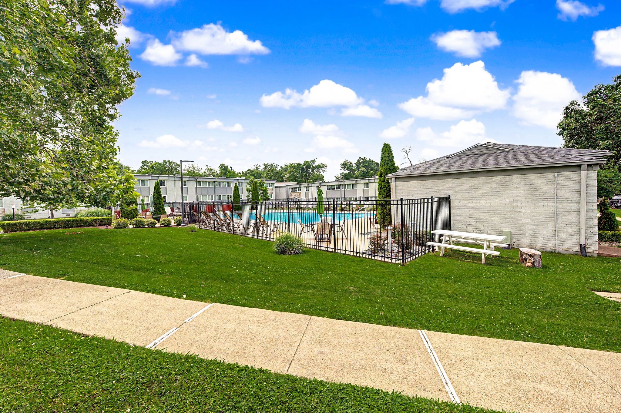 1900 Richard Jones Rd Unit: U4