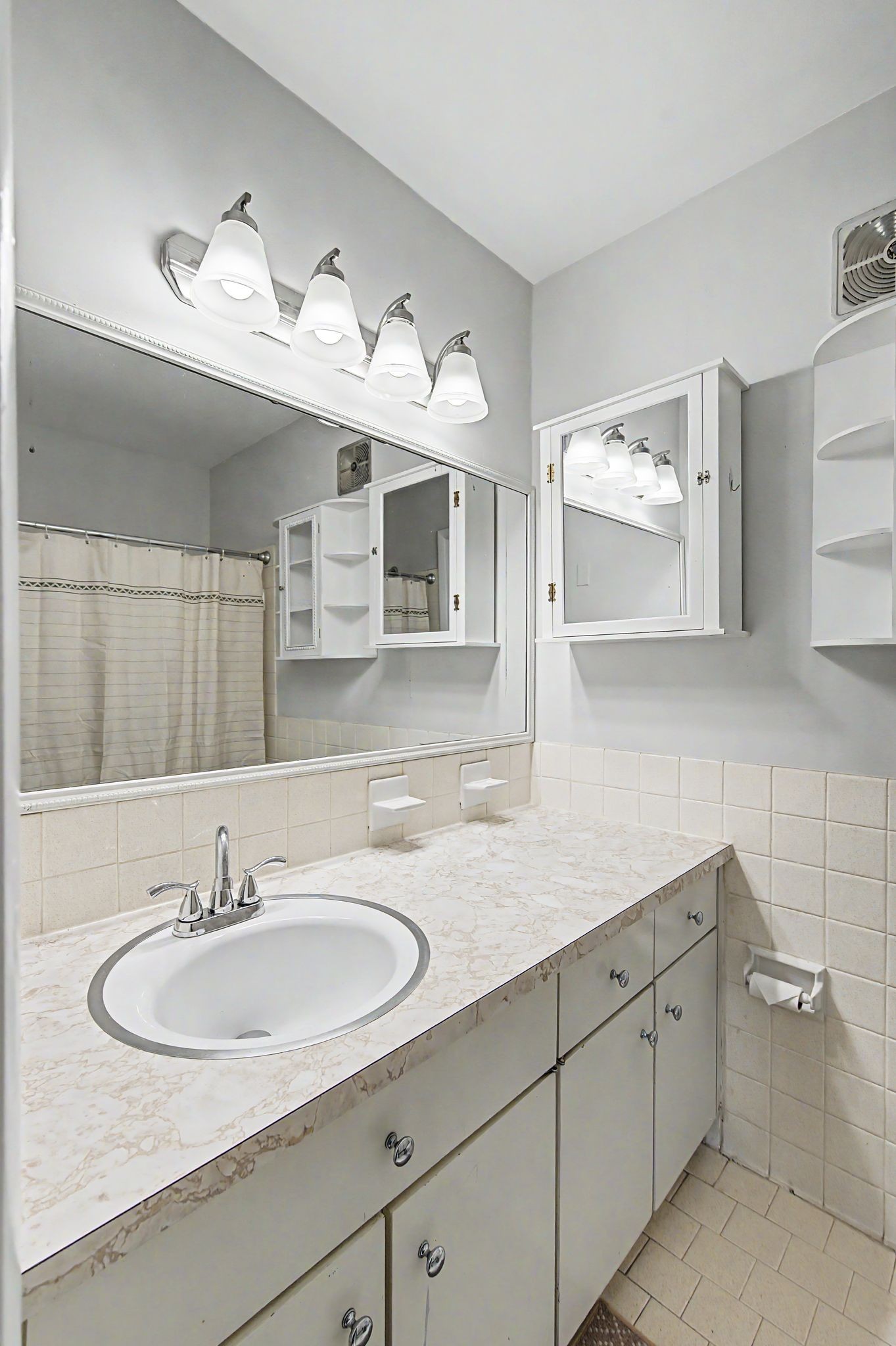 1900 Richard Jones Rd Unit: U4