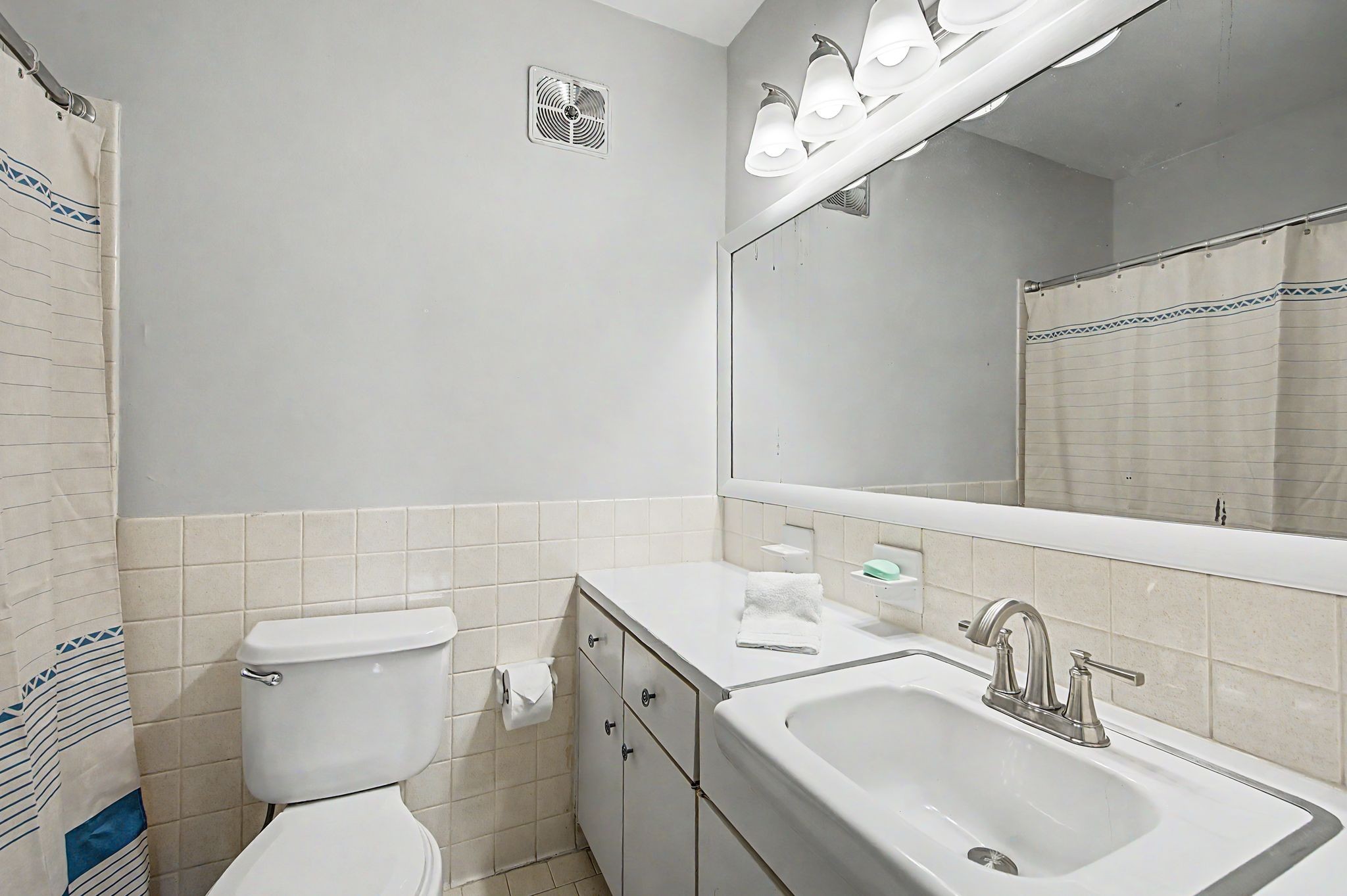 1900 Richard Jones Rd Unit: U4