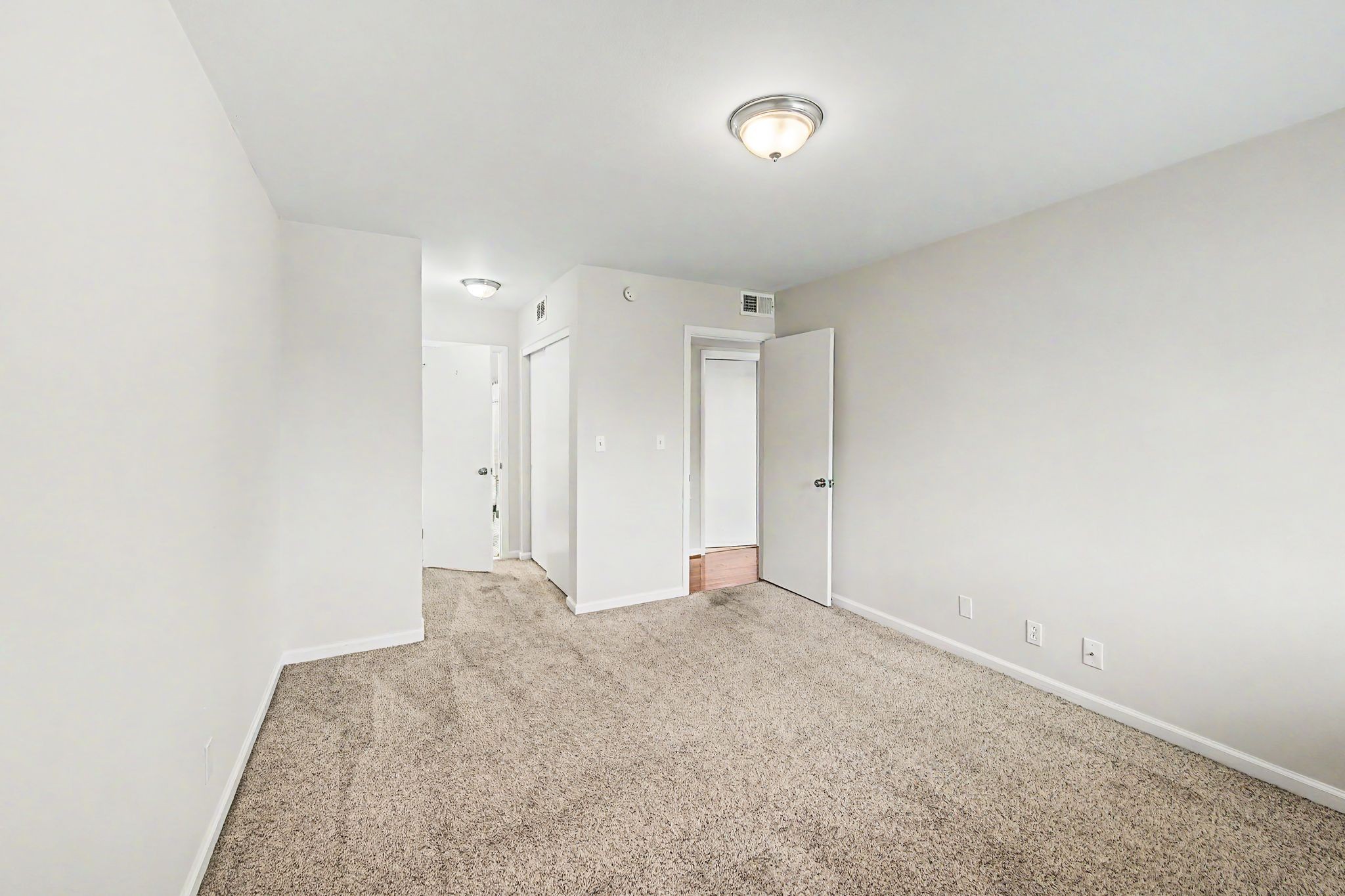 1900 Richard Jones Rd Unit: U4