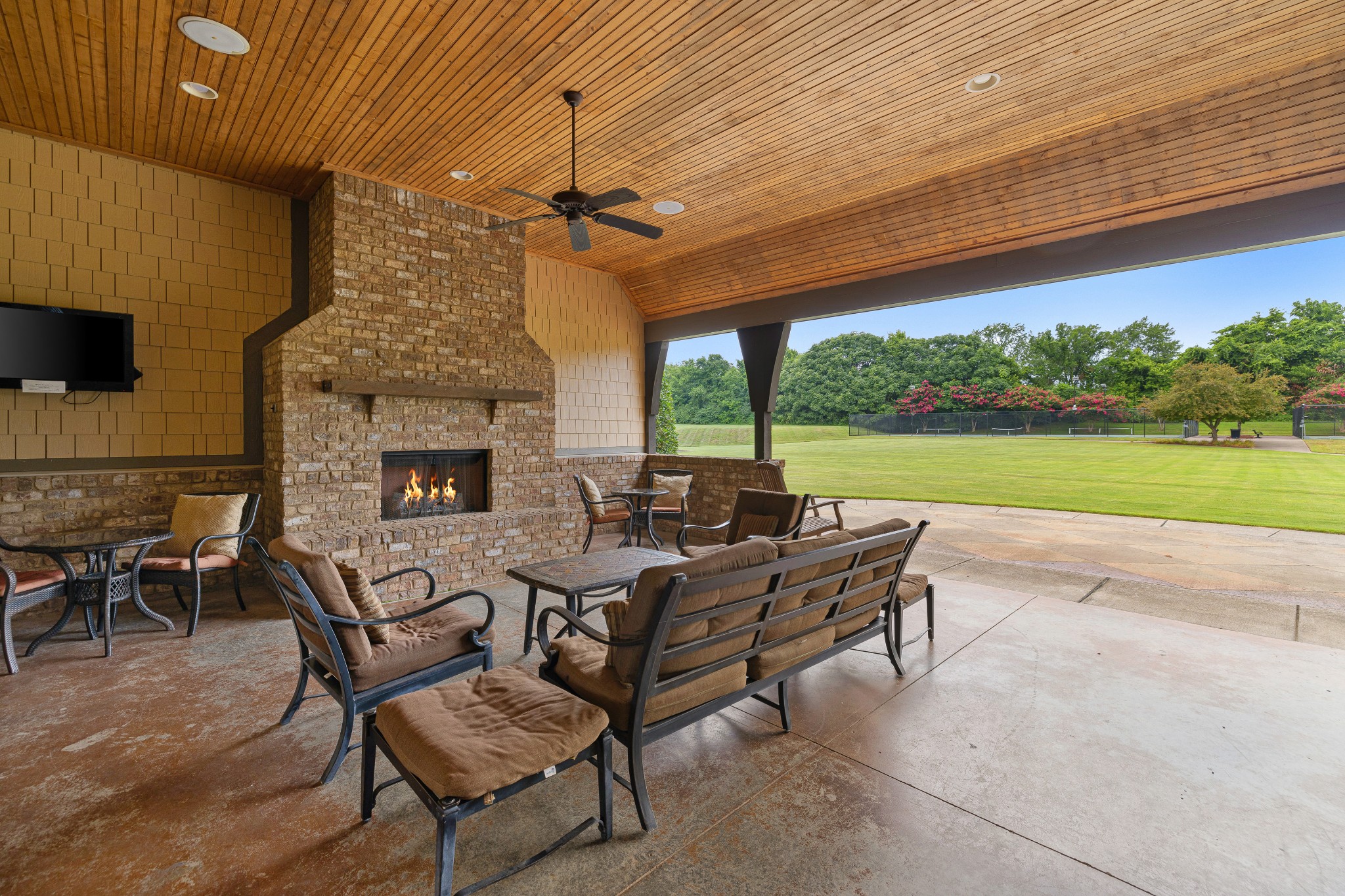 2801 Americus Dr