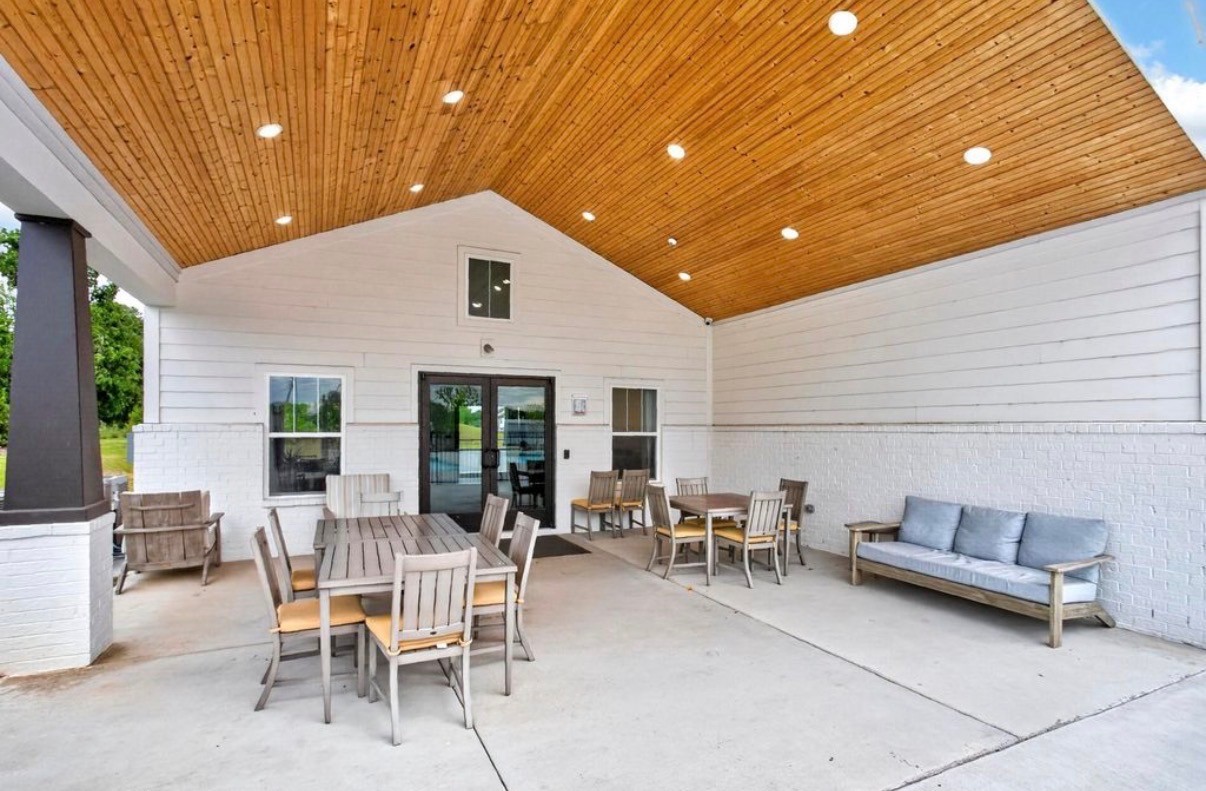 2265 Bayport Ave