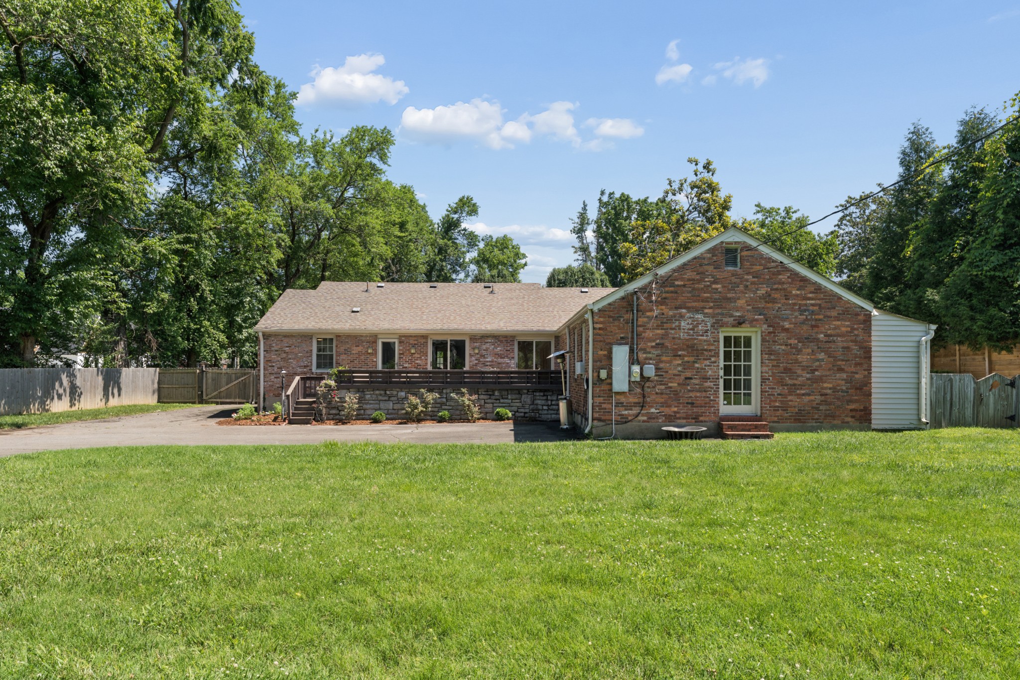 105 Brookfield Ave