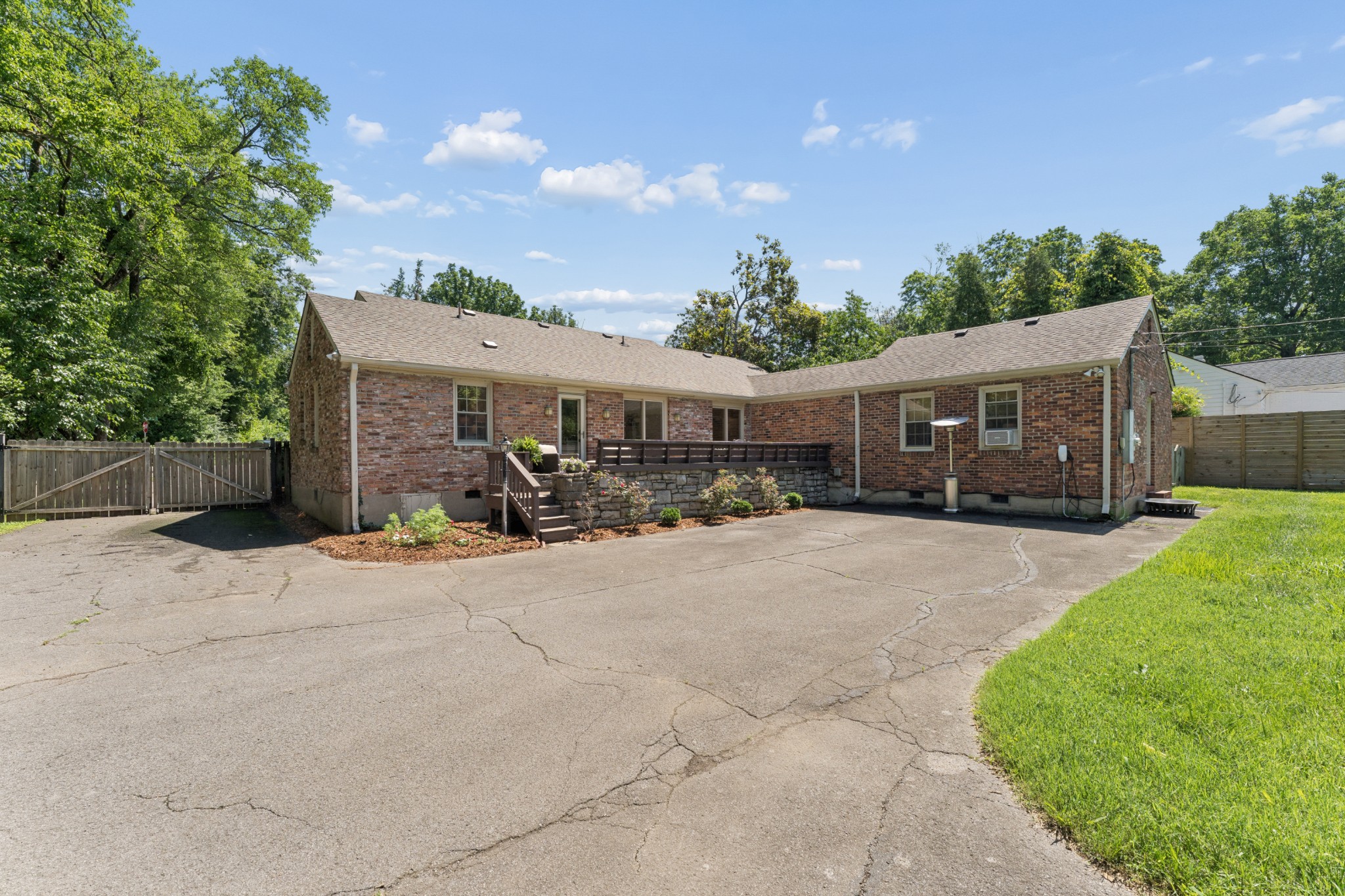 105 Brookfield Ave