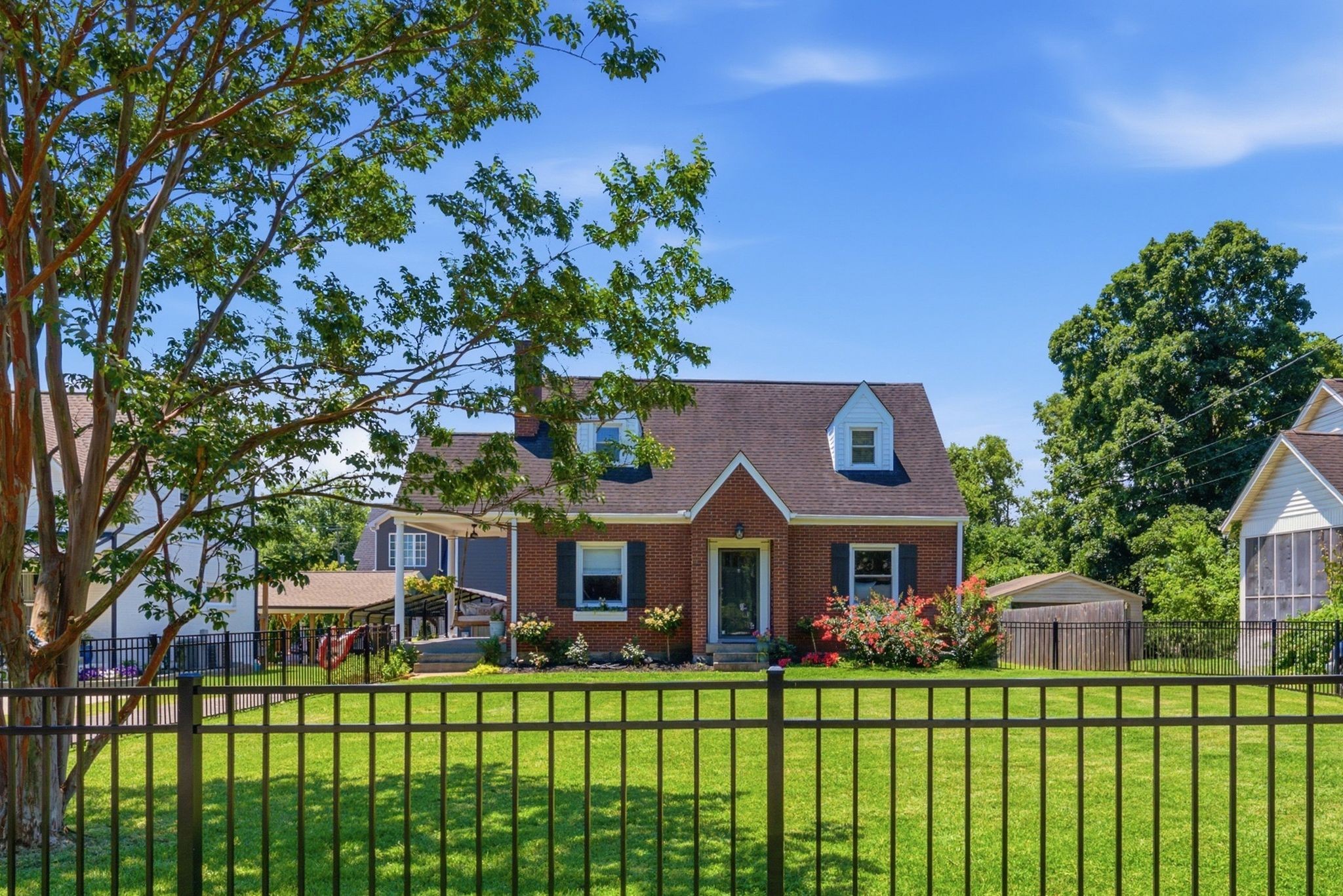 1003 Graybar Ln