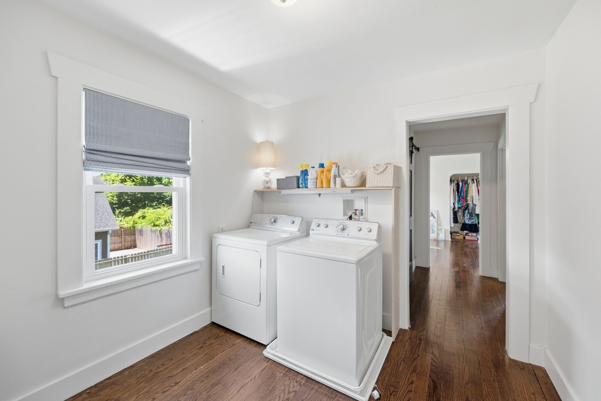 1003 Graybar Ln