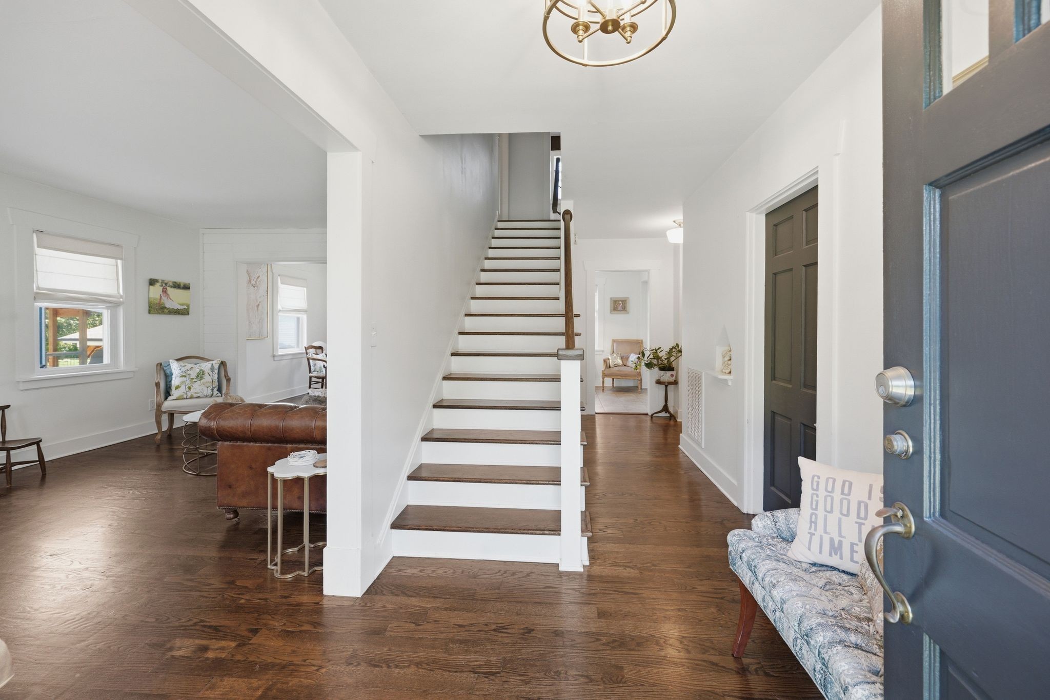 1003 Graybar Ln