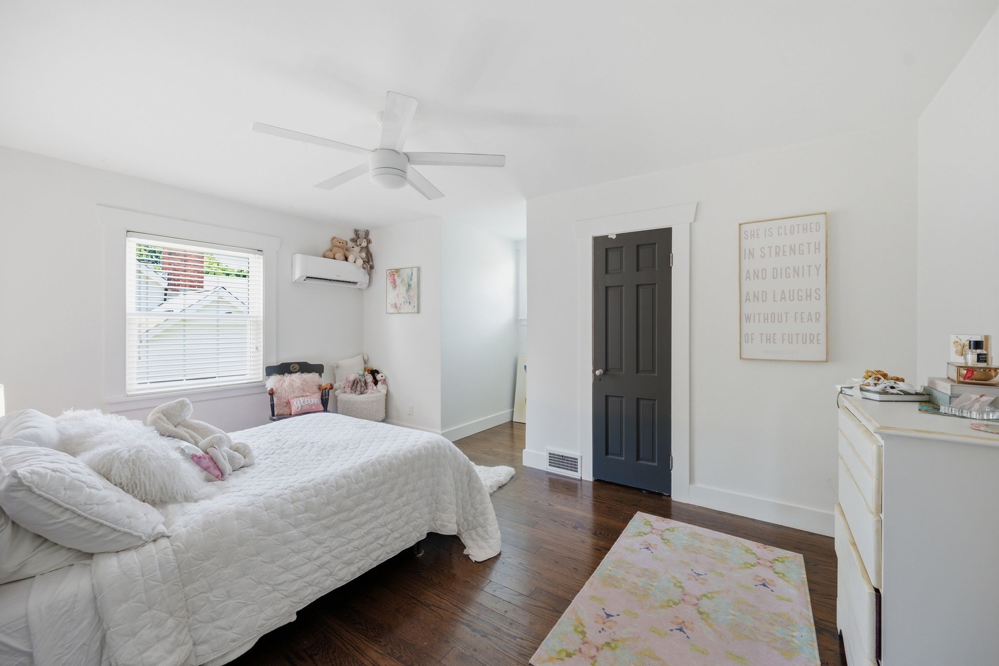 1003 Graybar Ln
