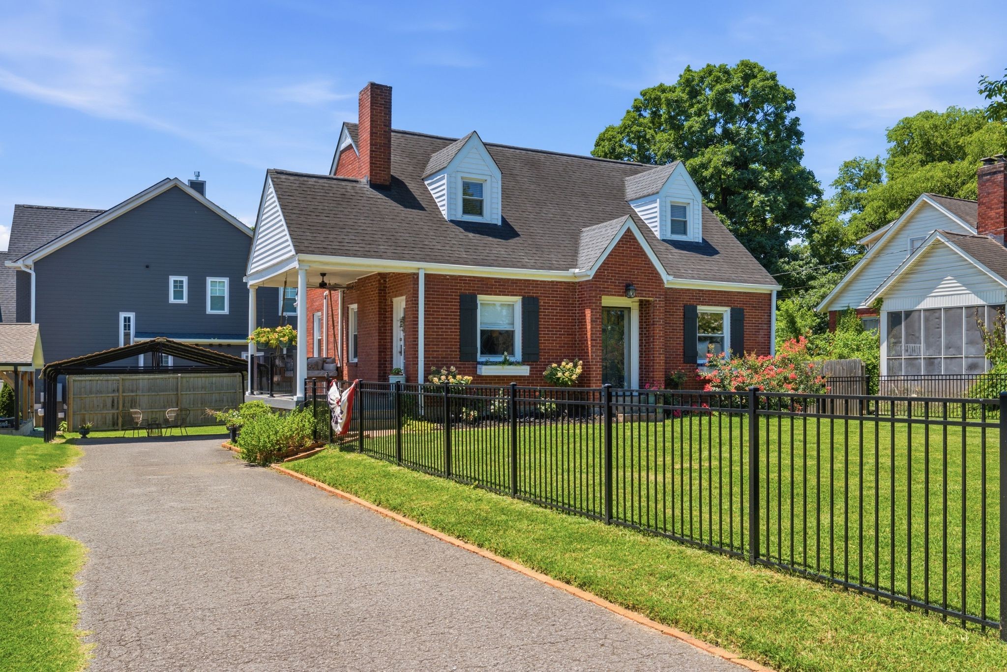 1003 Graybar Ln