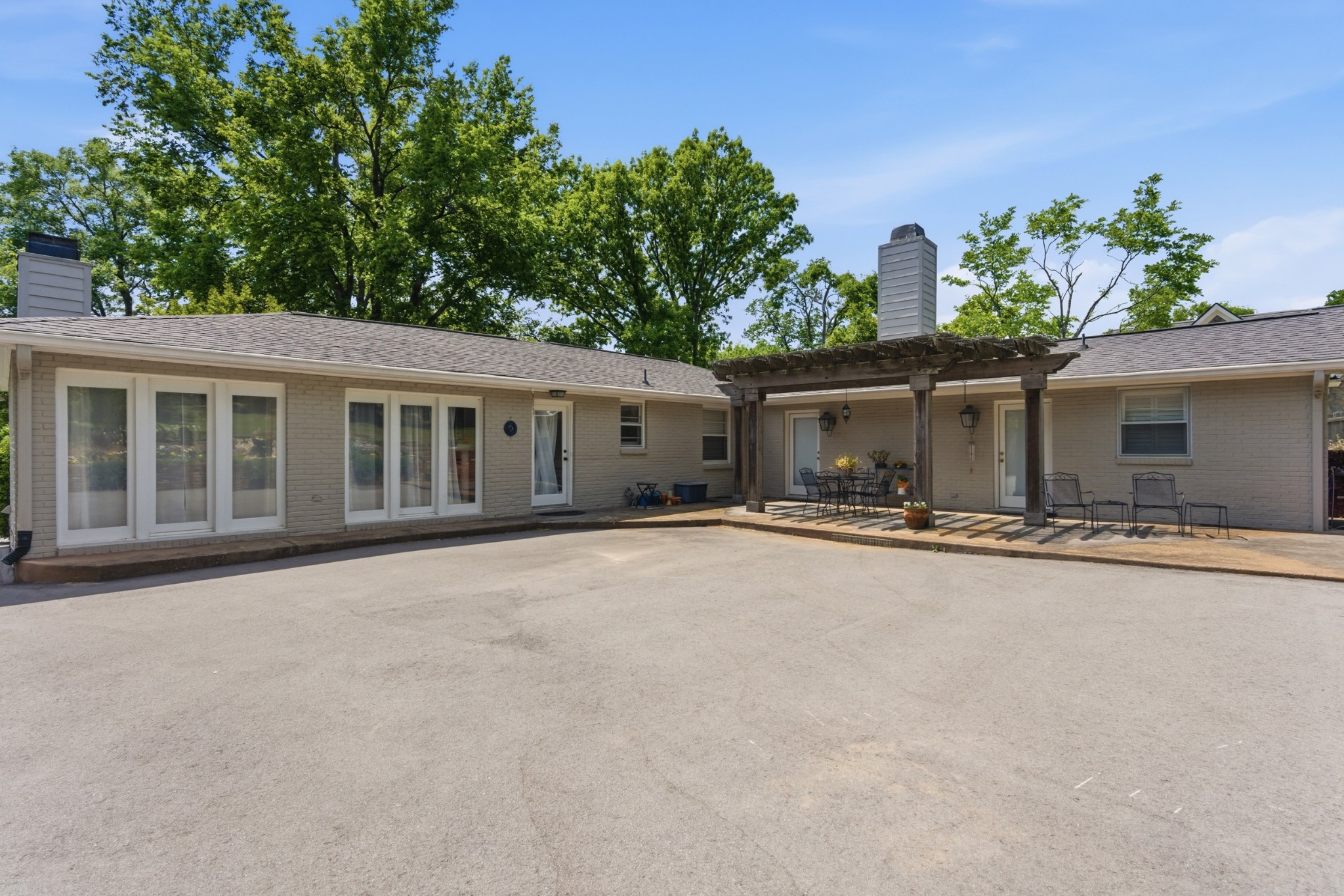 114 Bellevue Dr, S