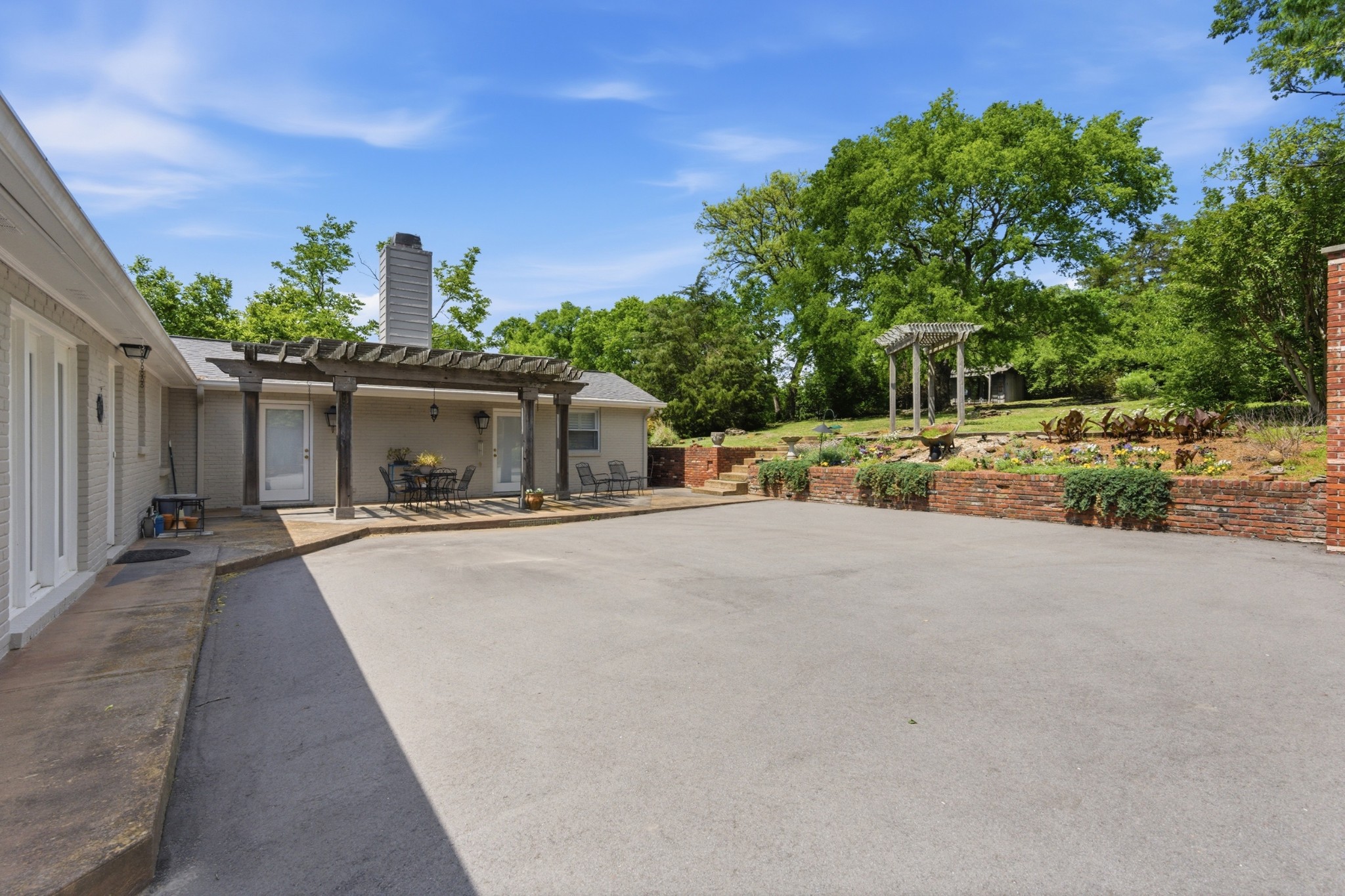 114 Bellevue Dr, S