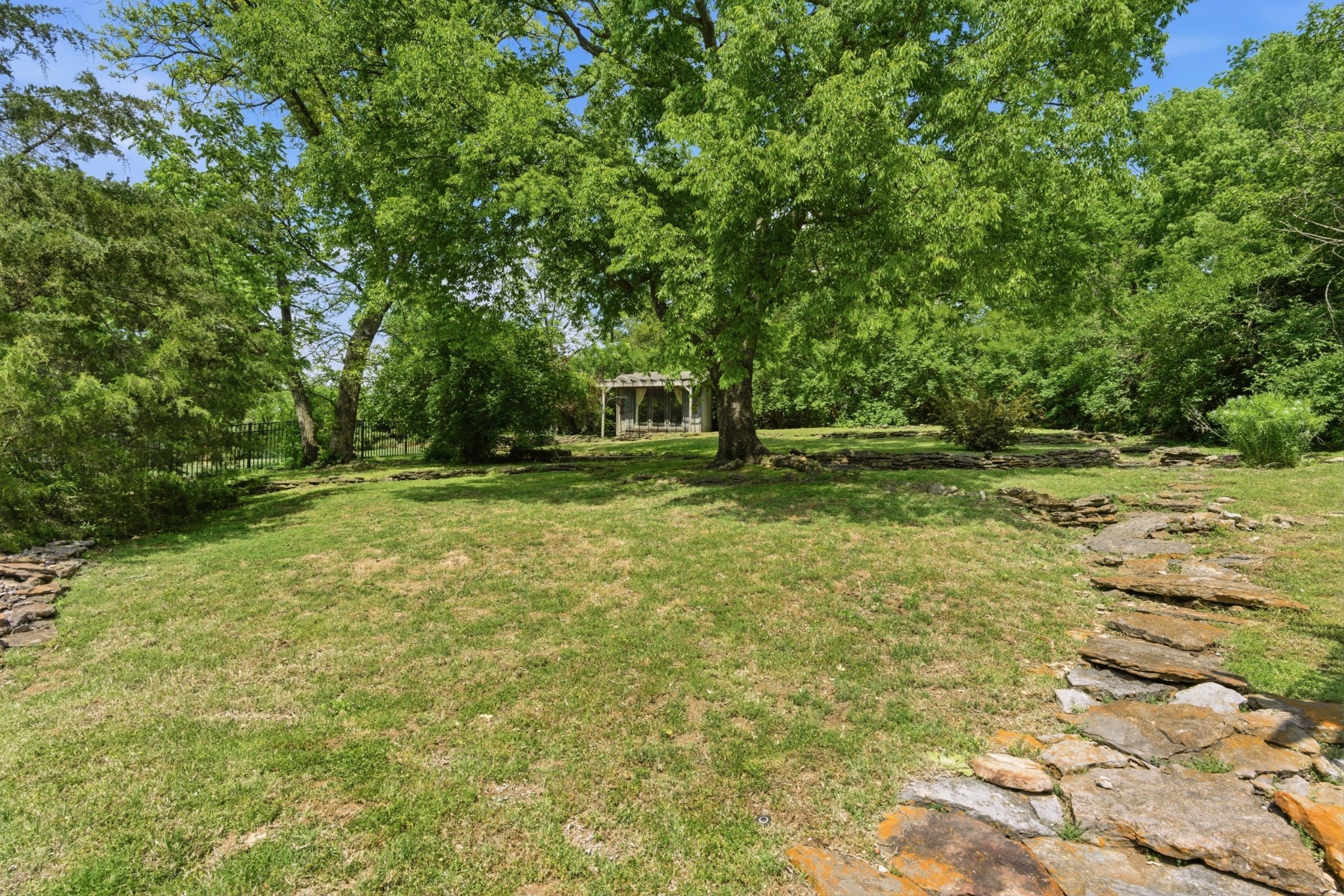 114 Bellevue Dr, S