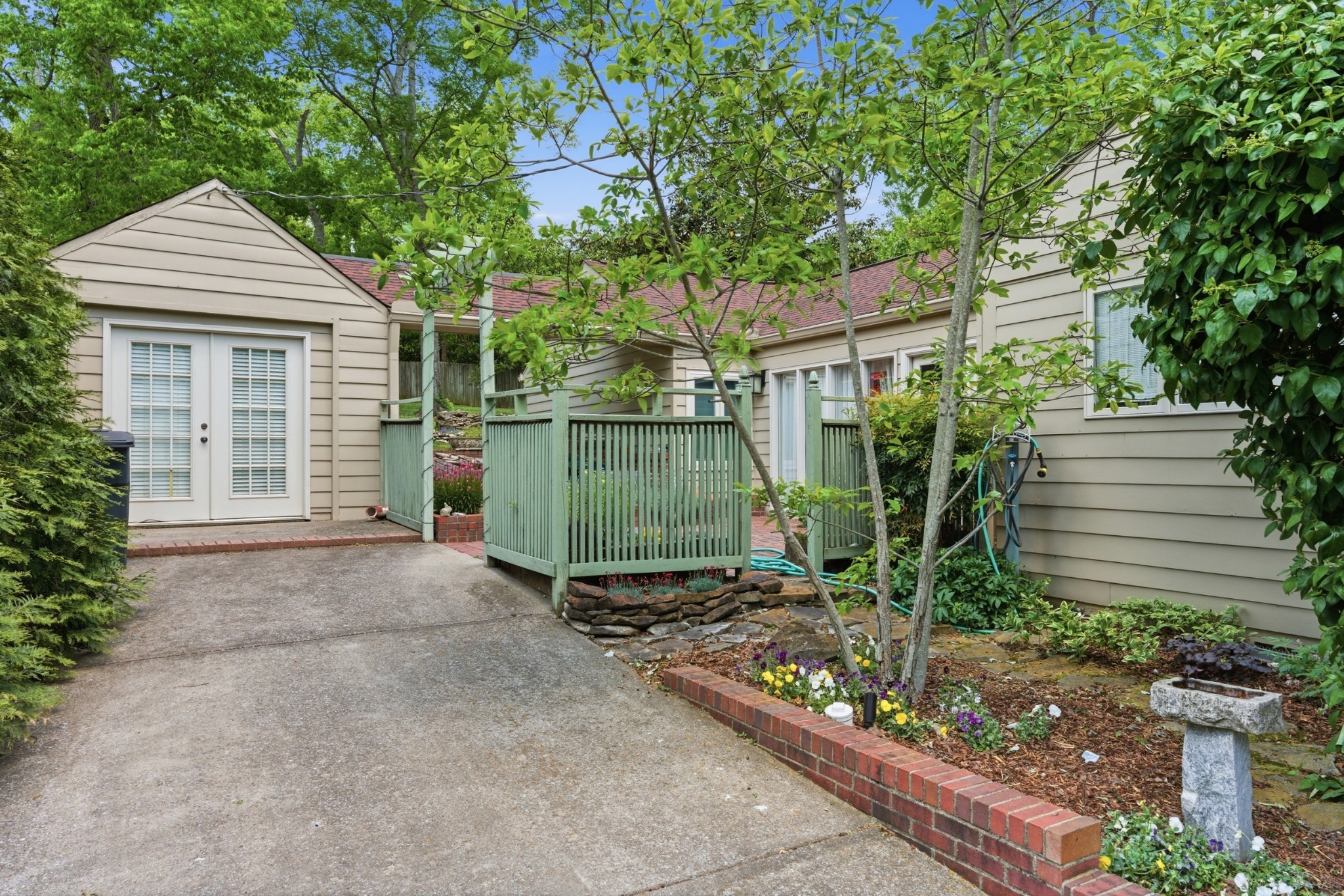 116 Bellevue Dr, S