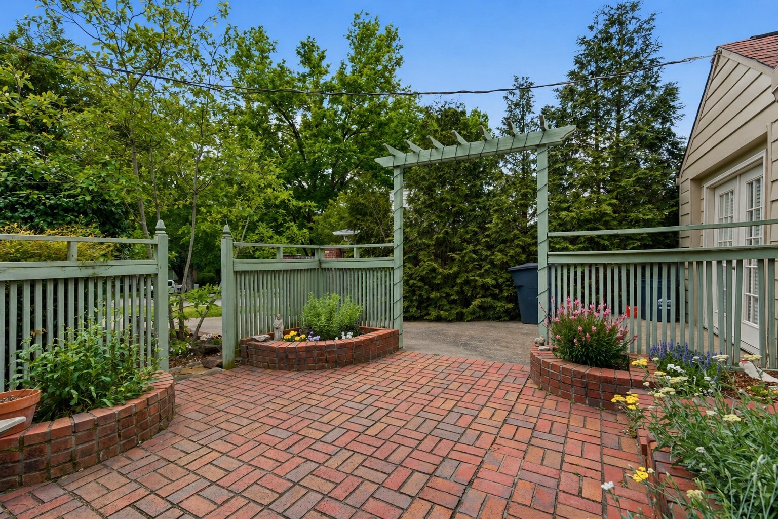 116 Bellevue Dr, S