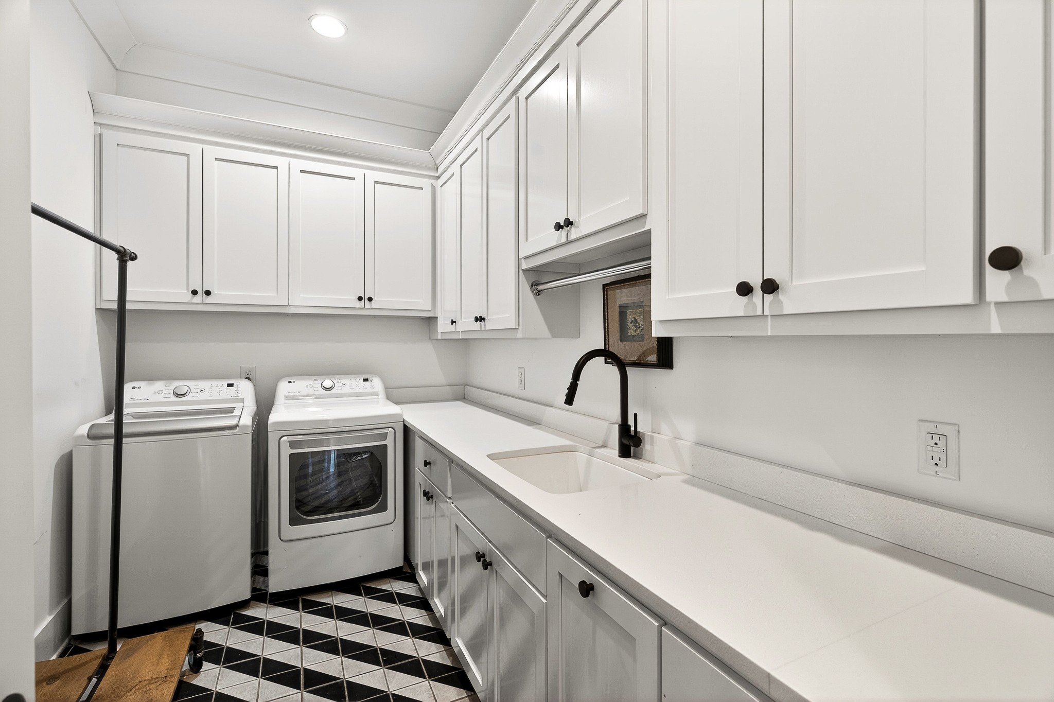 2468 Abbott Martin Rd
