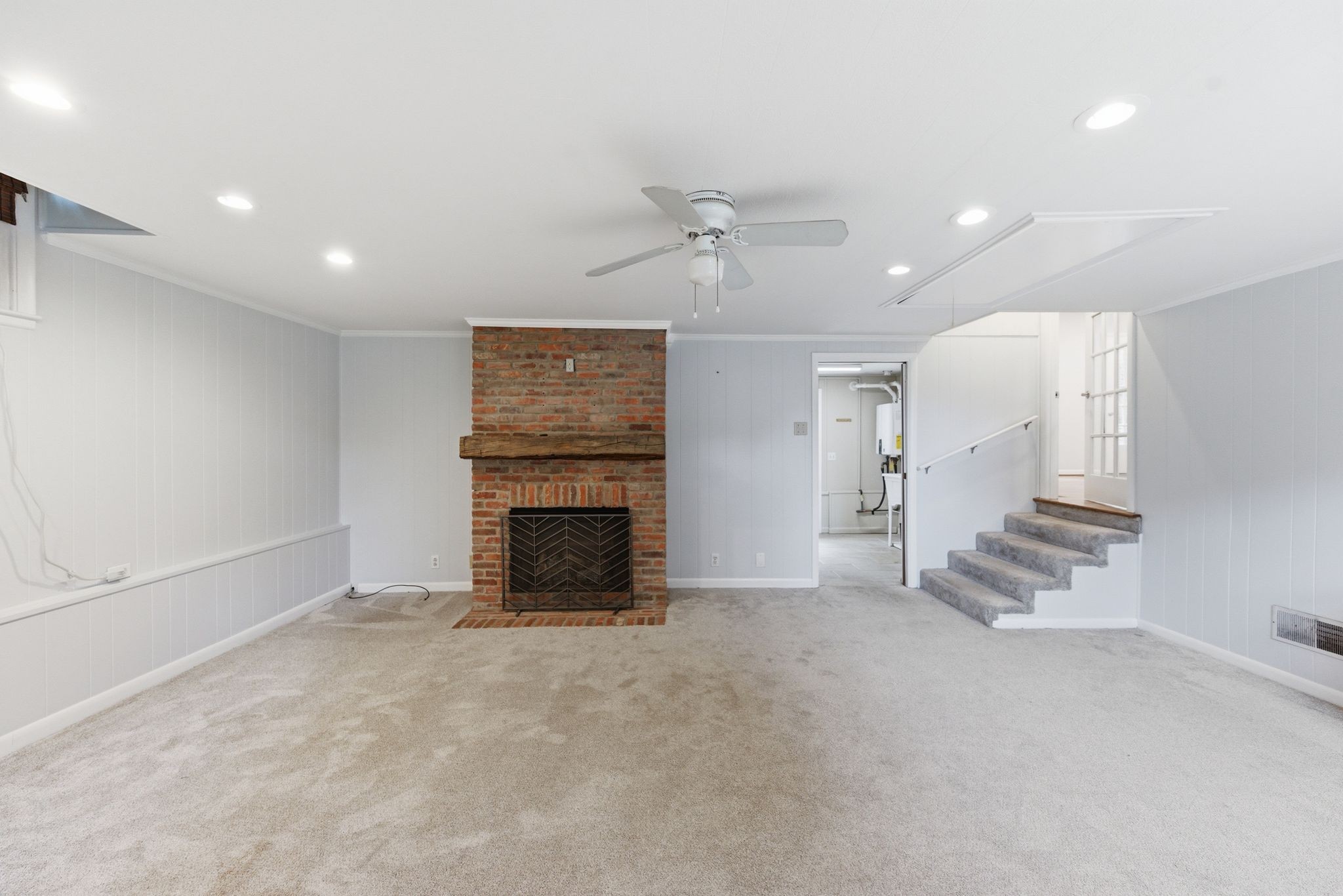 118 Carriage Dr