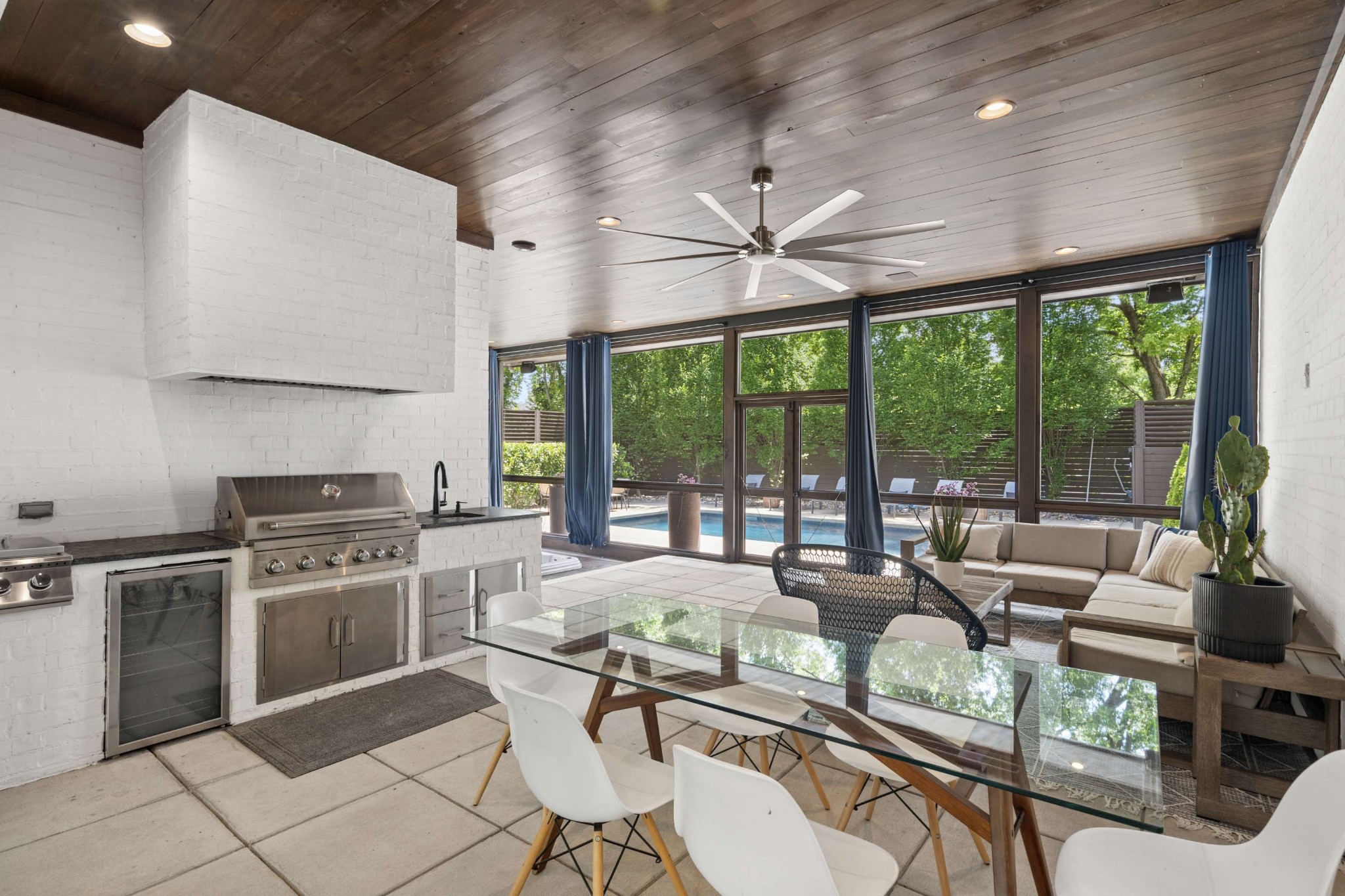 1807 Castleman Dr