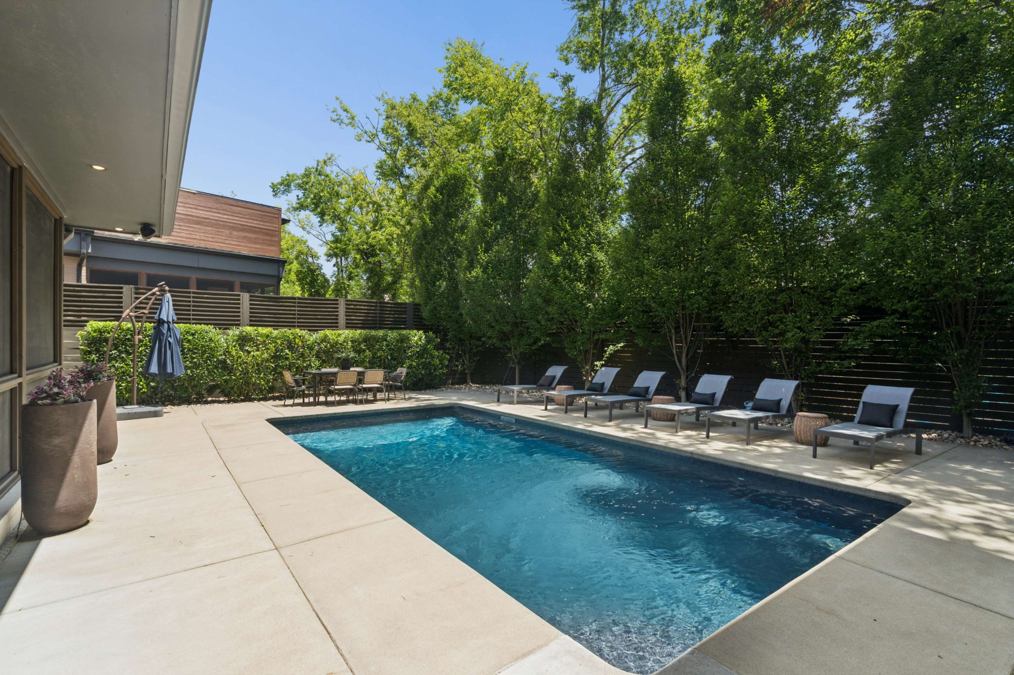 1807 Castleman Dr