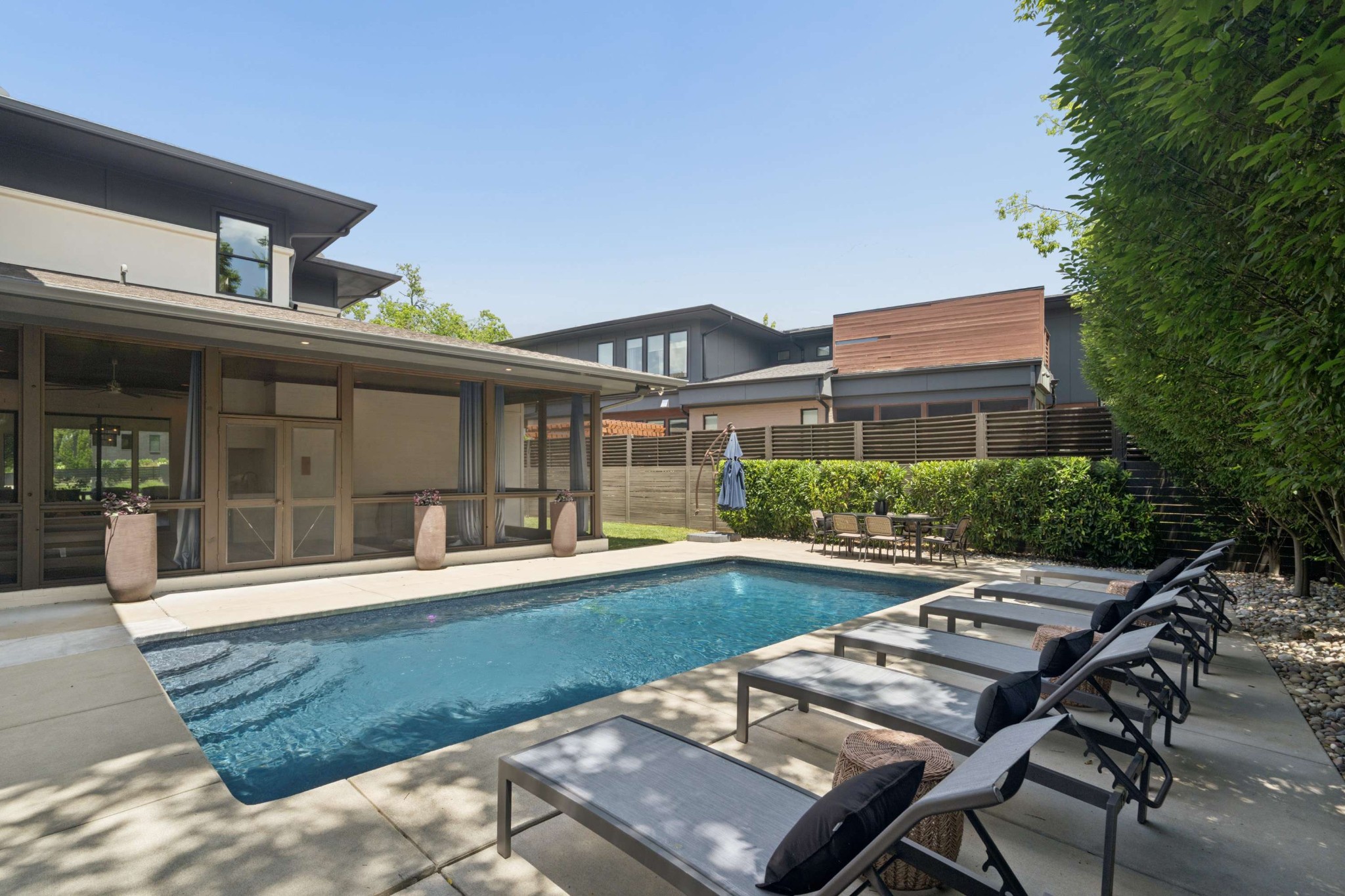 1807 Castleman Dr