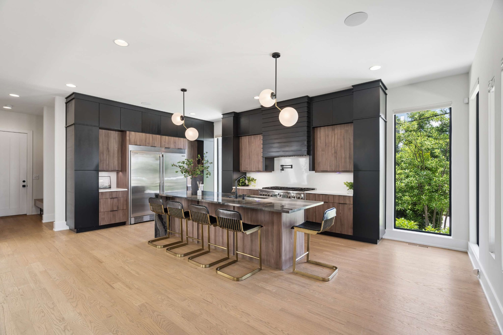 1807 Castleman Dr