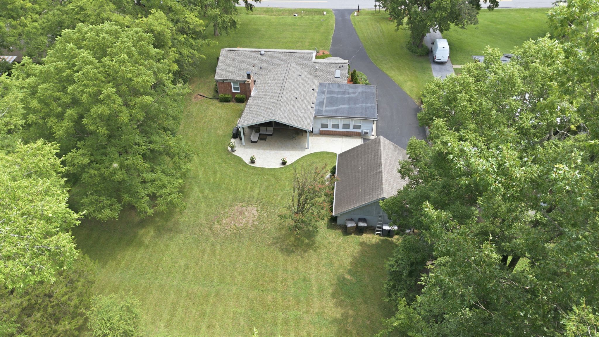 865 W Hillwood Dr