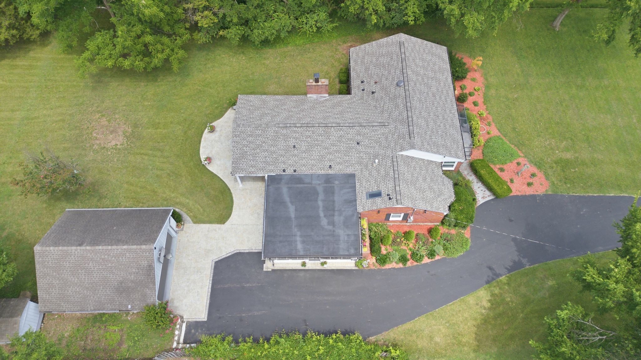 865 W Hillwood Dr