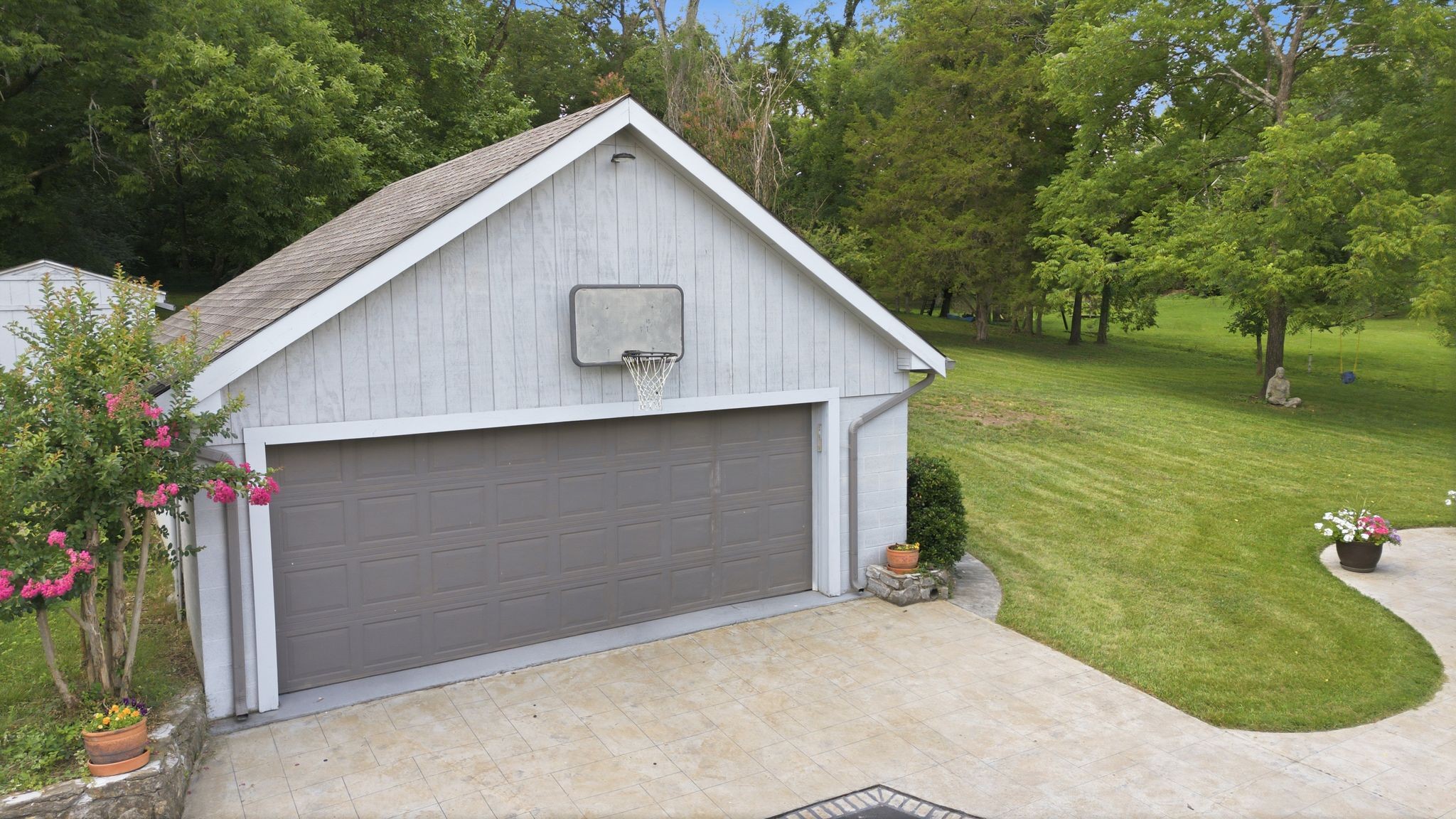865 W Hillwood Dr