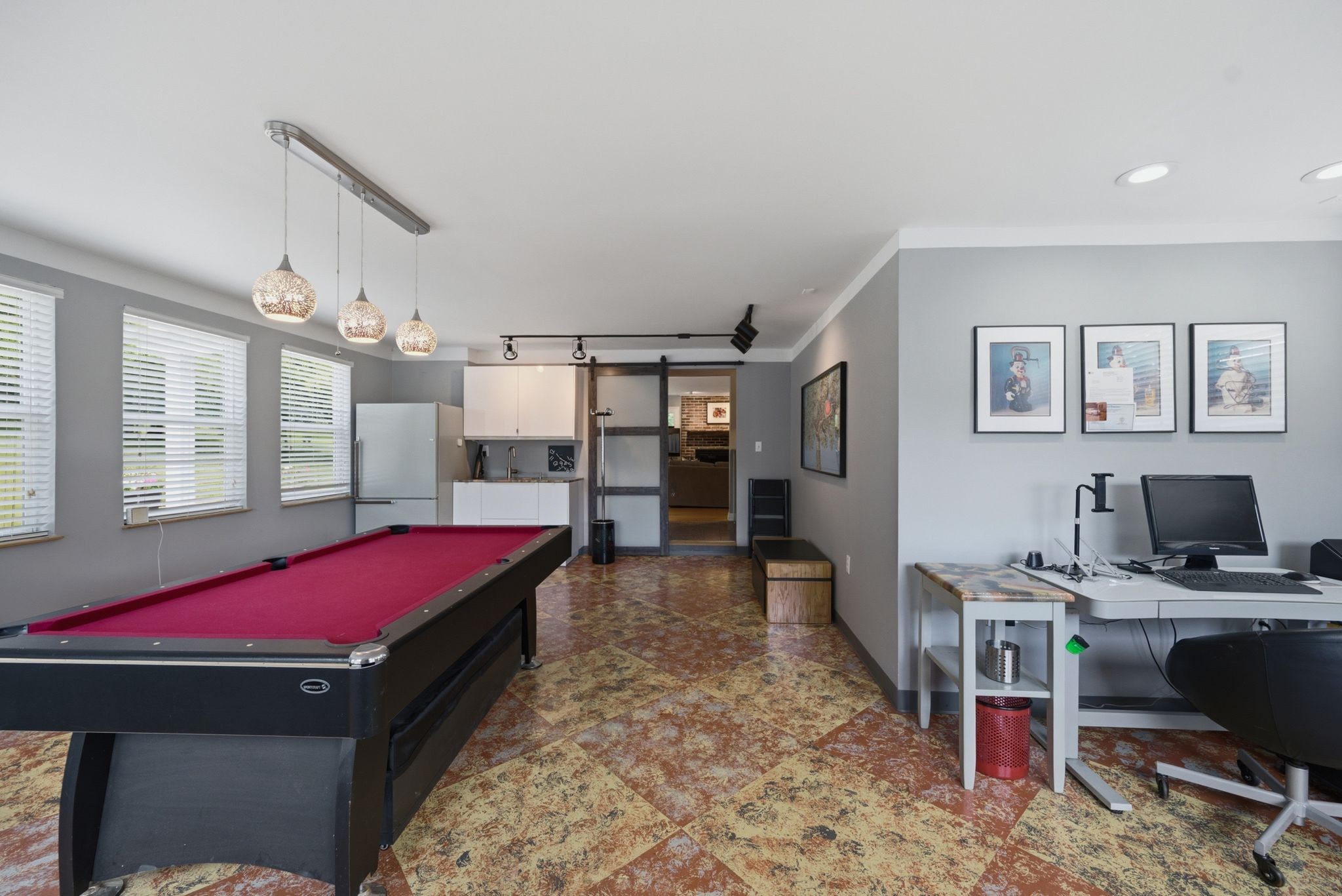 865 W Hillwood Dr