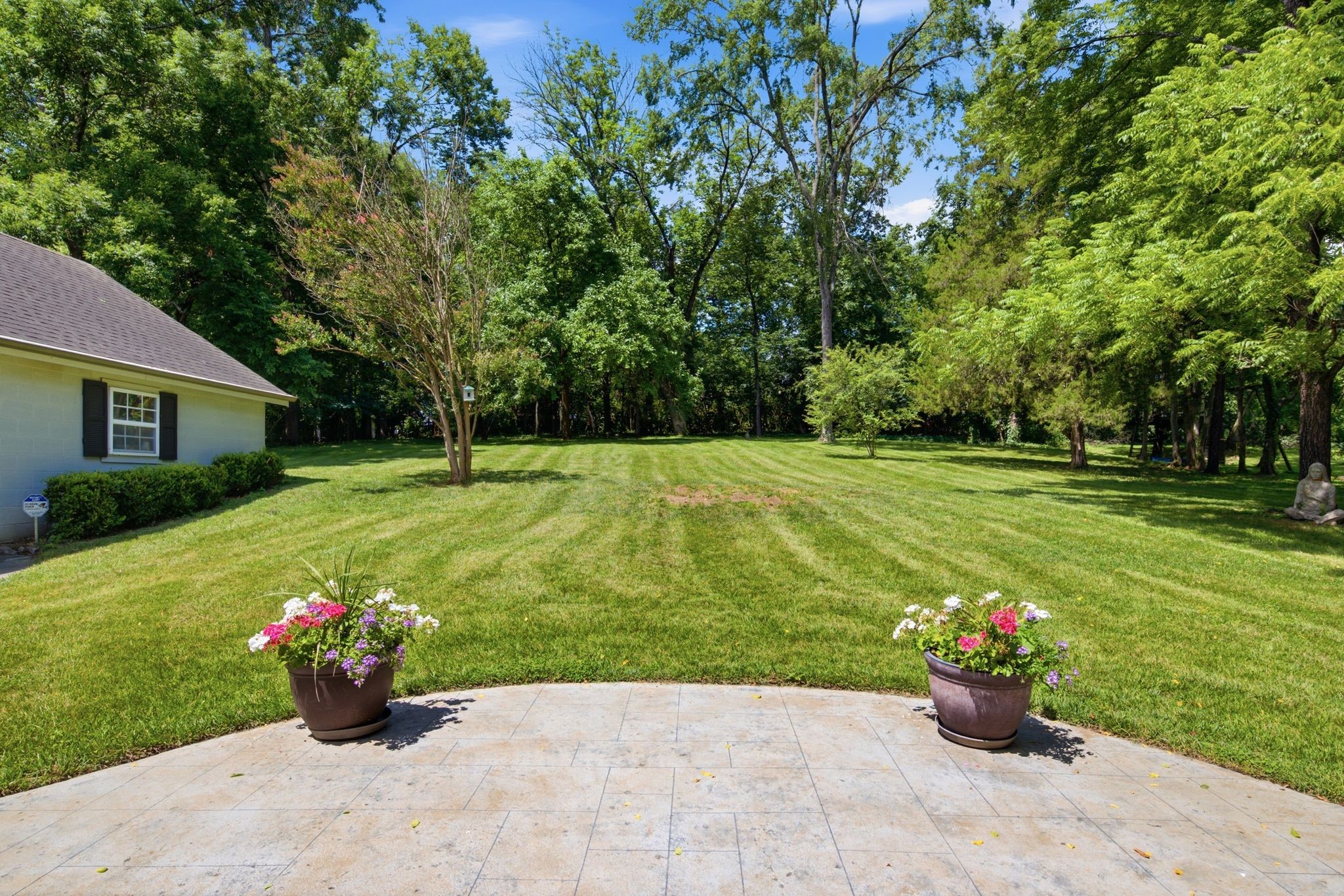 865 W Hillwood Dr