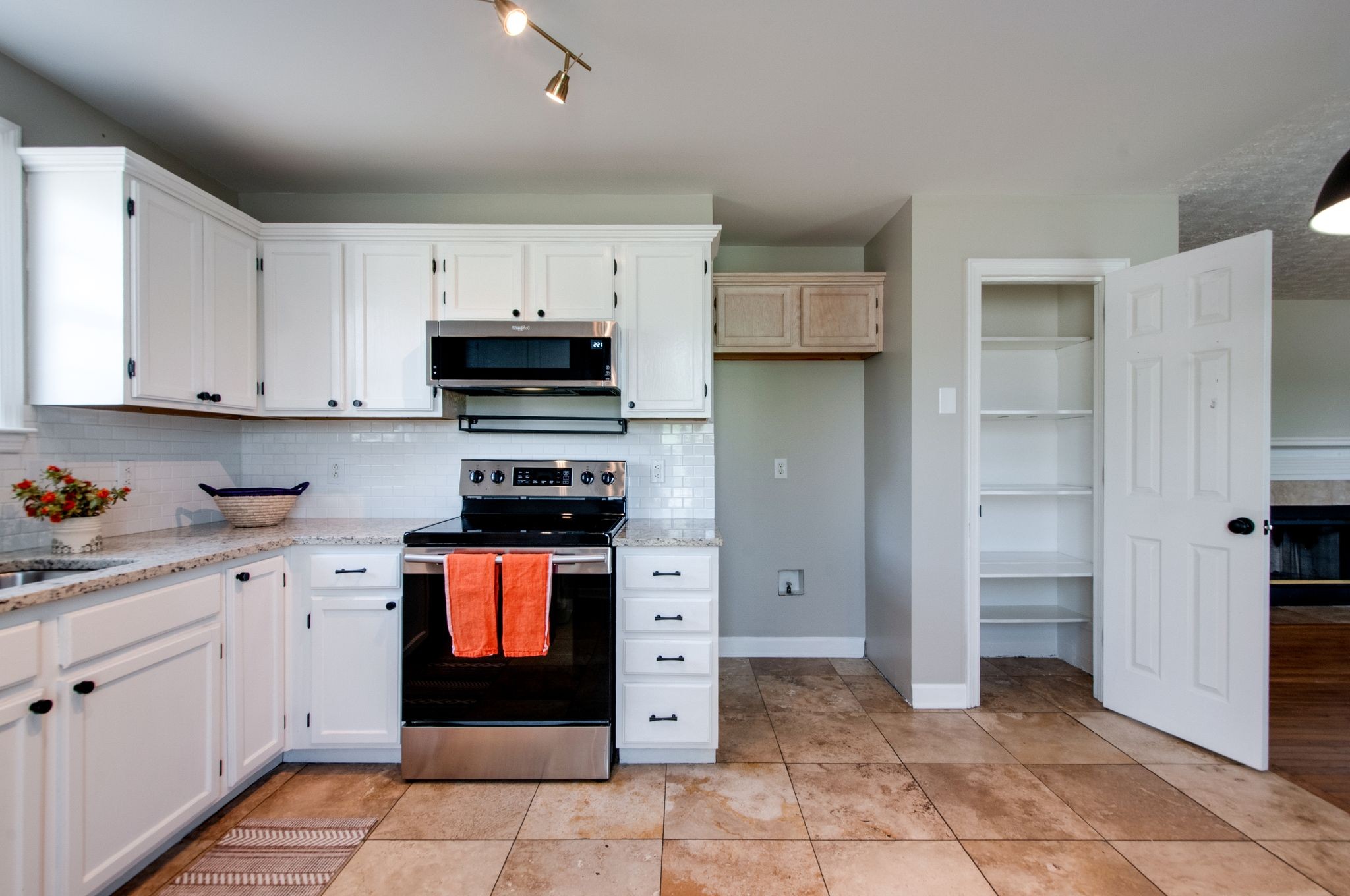 7305 Demetrius Ct