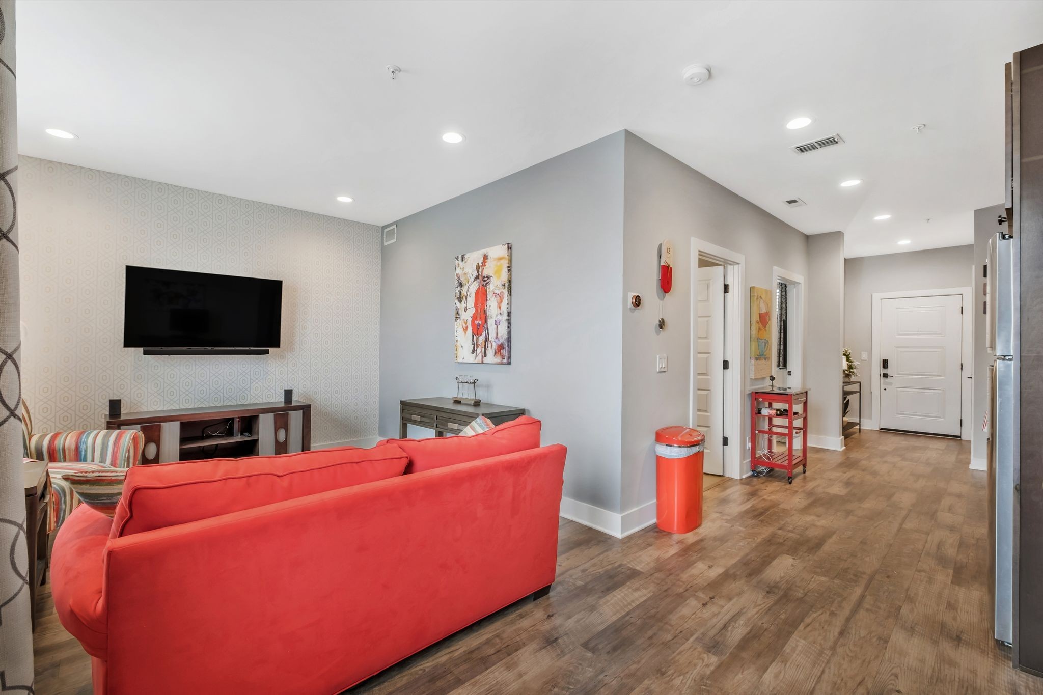 1077 E Trinity Ln Unit: 307