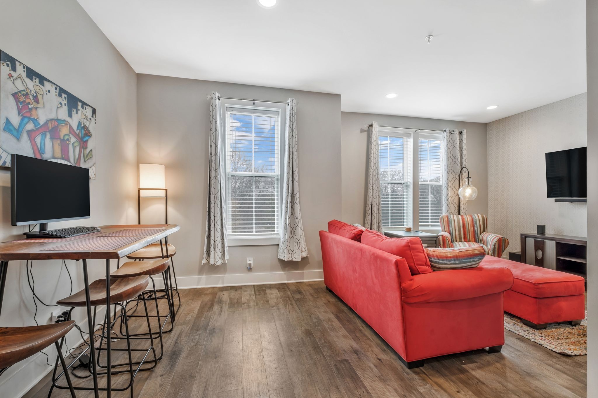 1077 E Trinity Ln Unit: 307