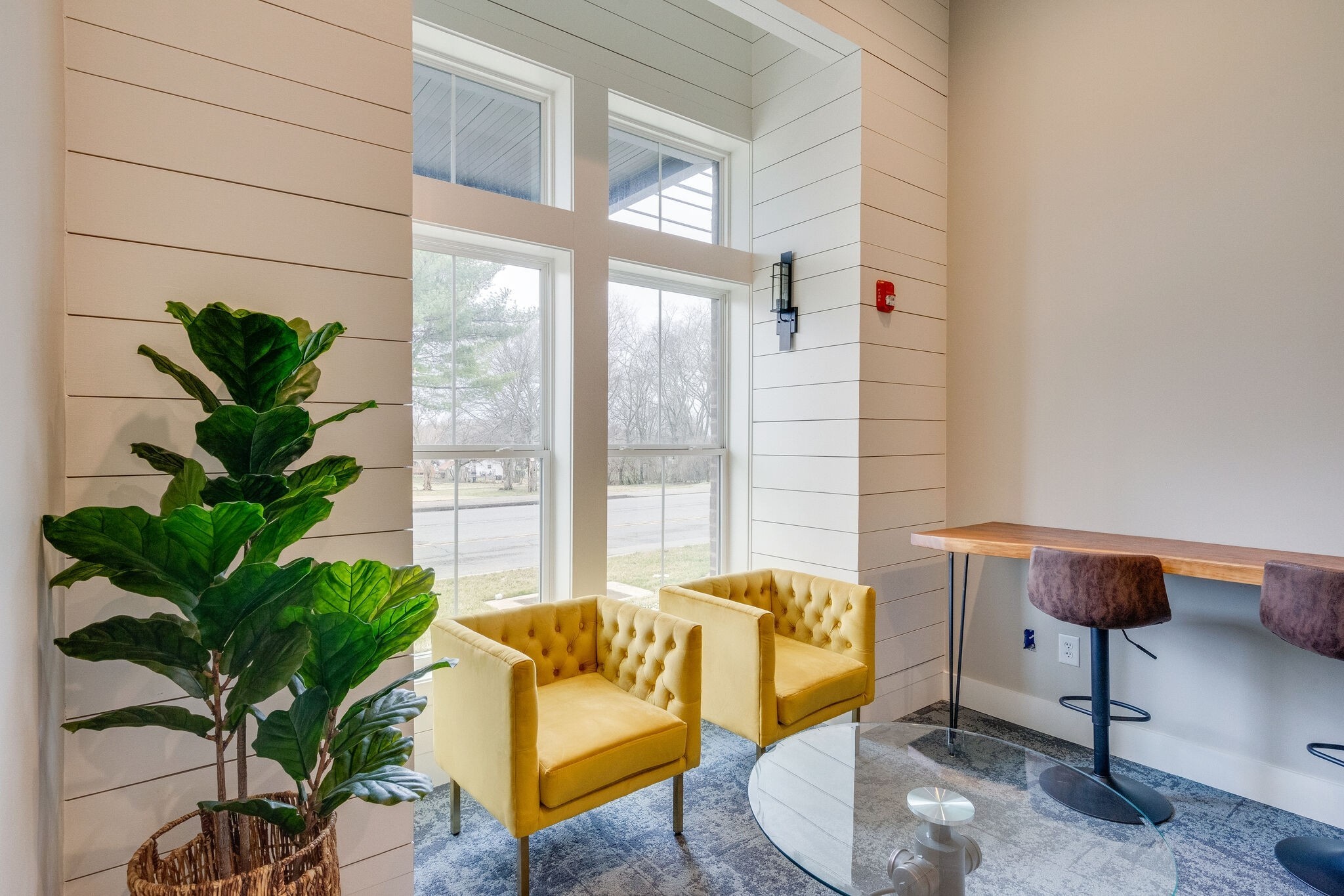 1077 E Trinity Ln Unit: 307