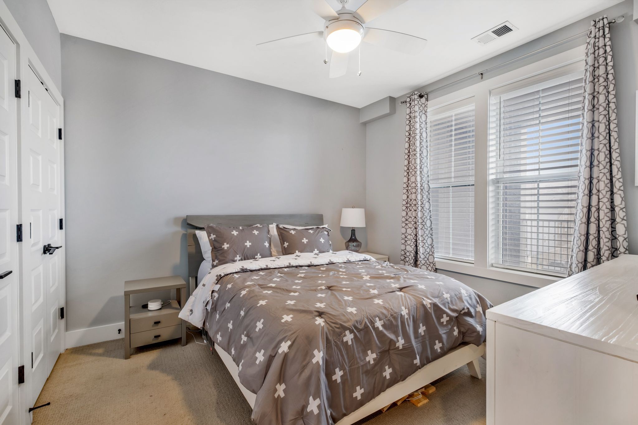 1077 E Trinity Ln Unit: 307